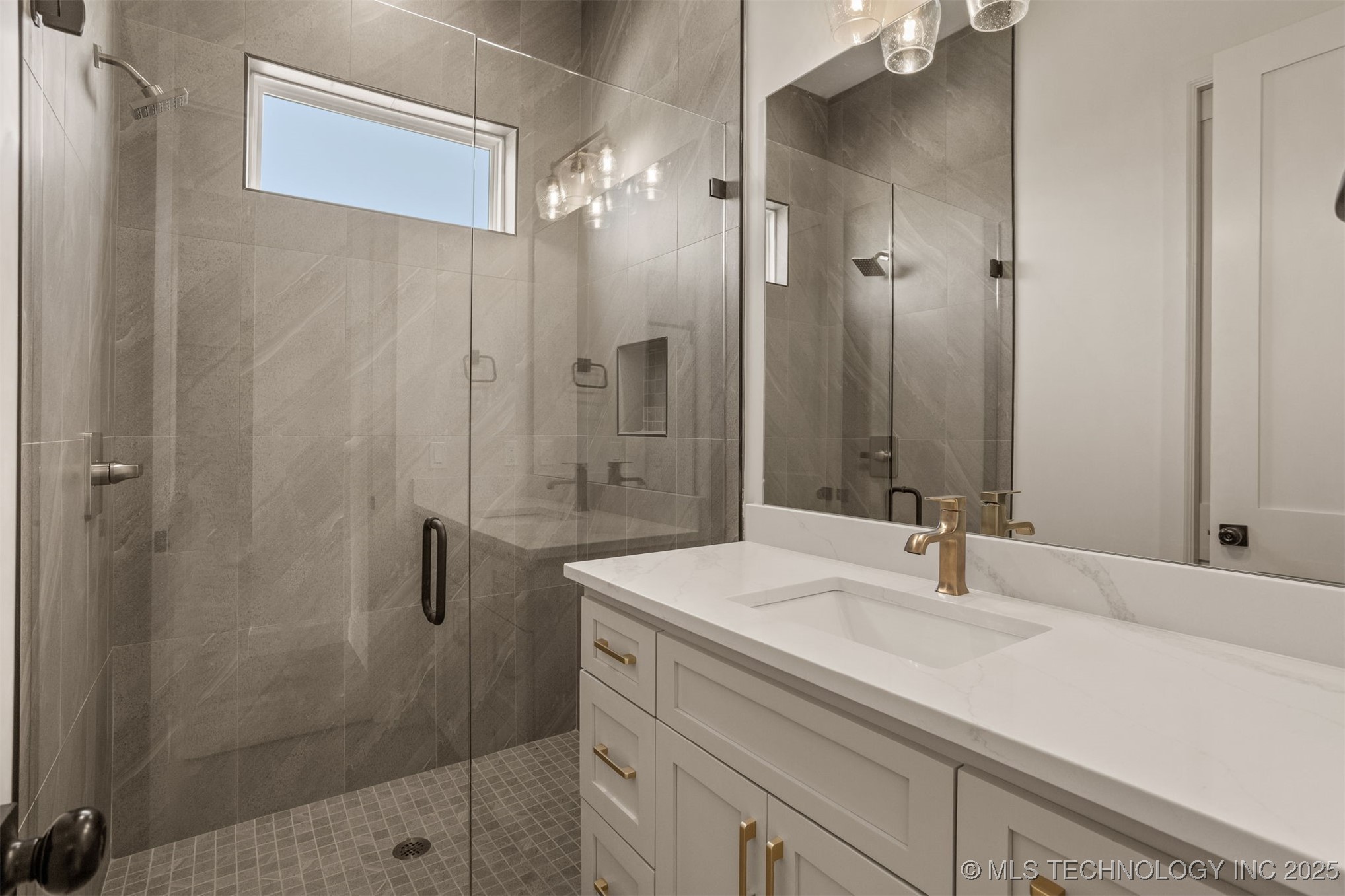 2355 E 135th Place Property Photo 21