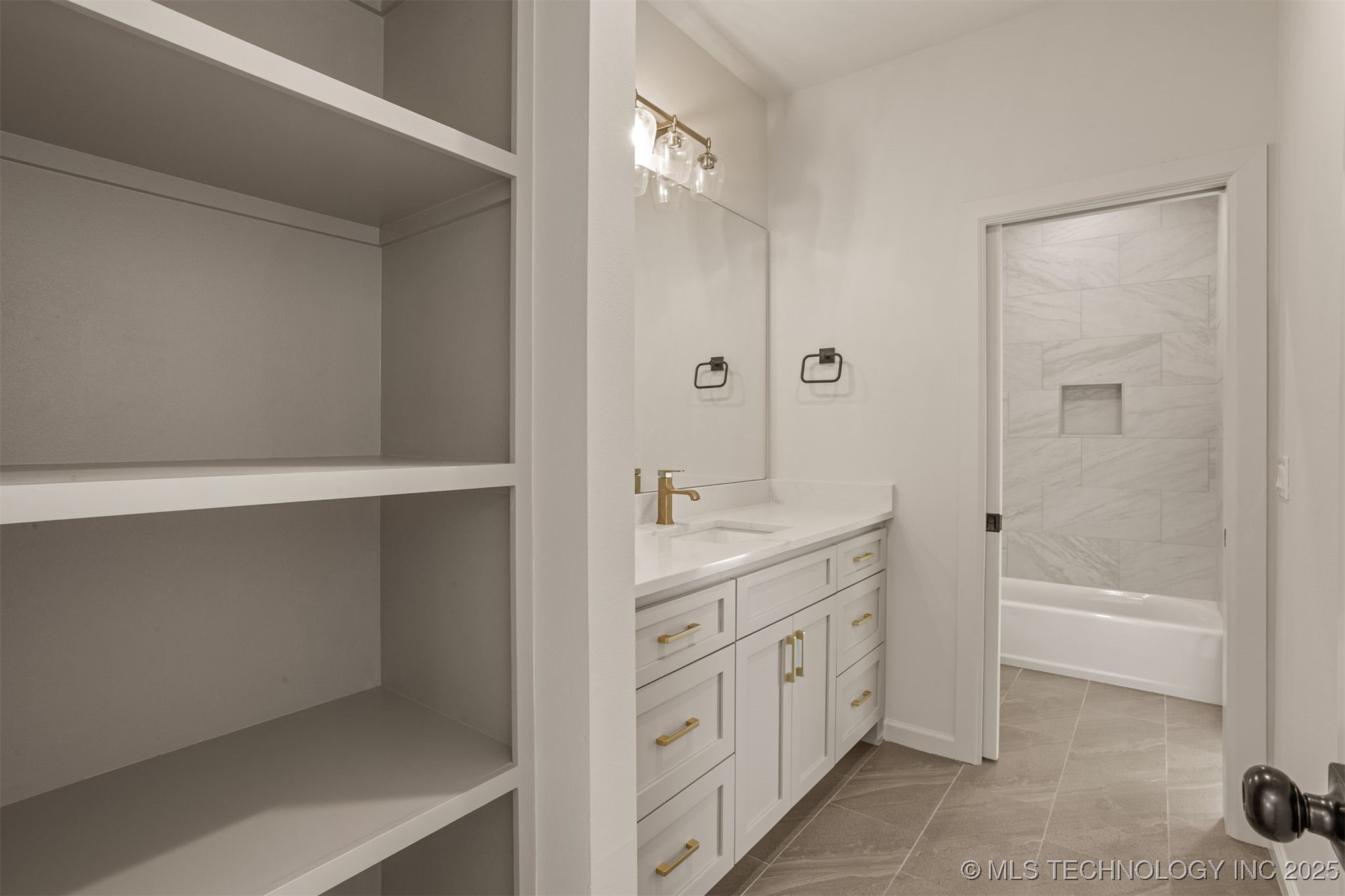 2355 E 135th Place Property Photo 28