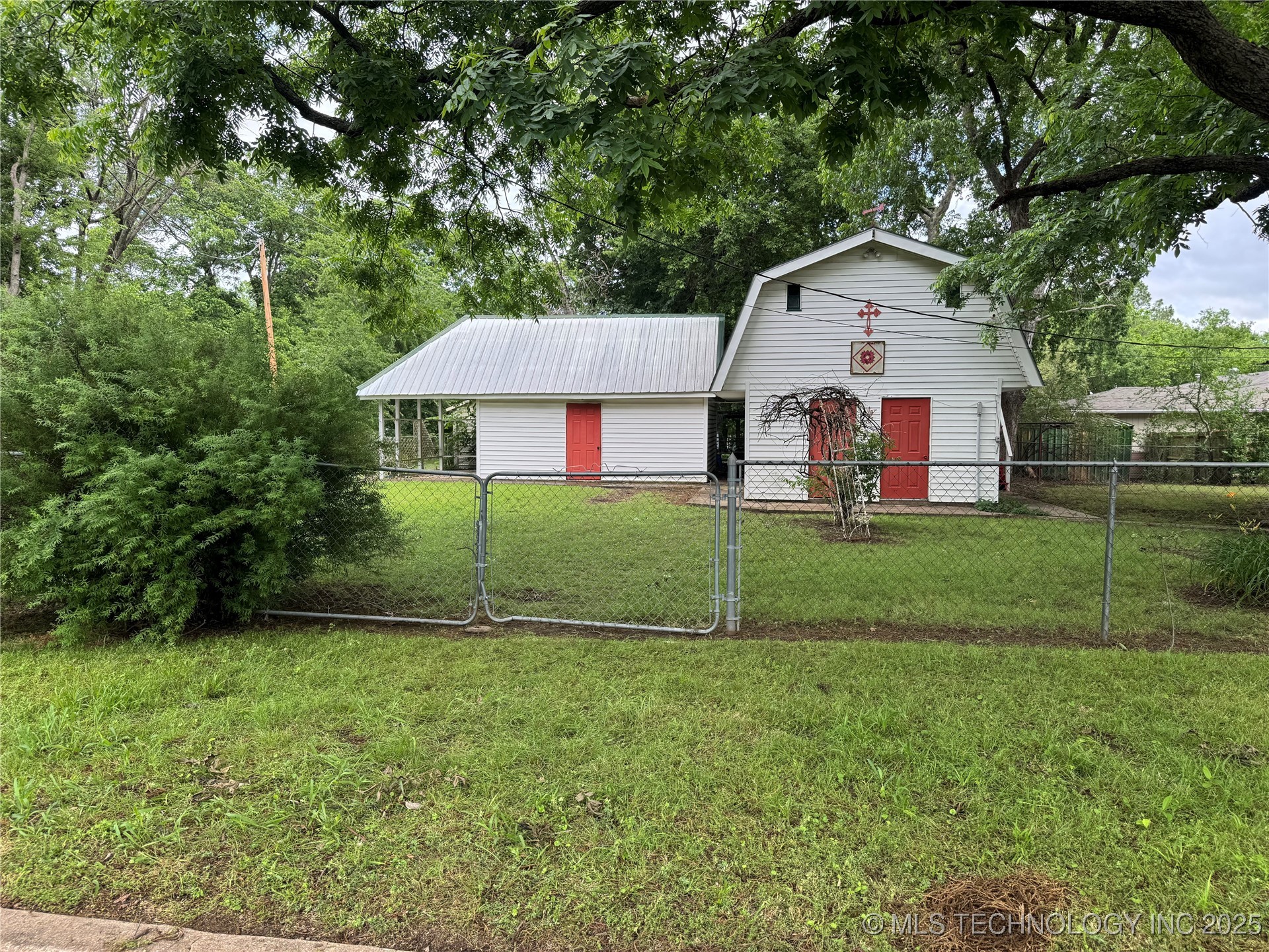 1524 W Maple Street W Property Photo 4