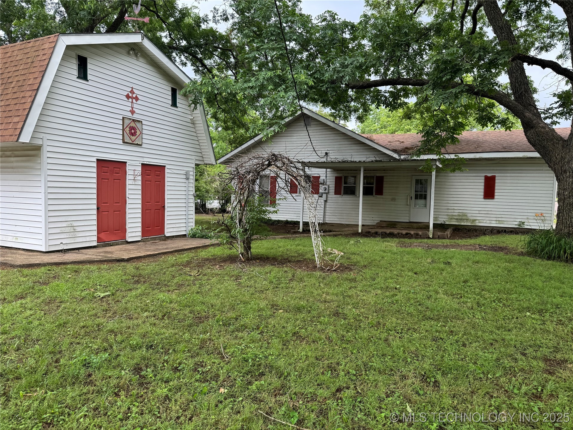 1524 W Maple Street W Property Photo 5