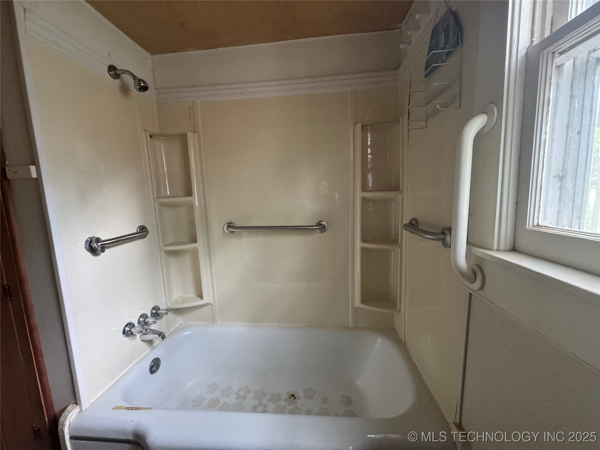 1524 W Maple Street W Property Photo 6