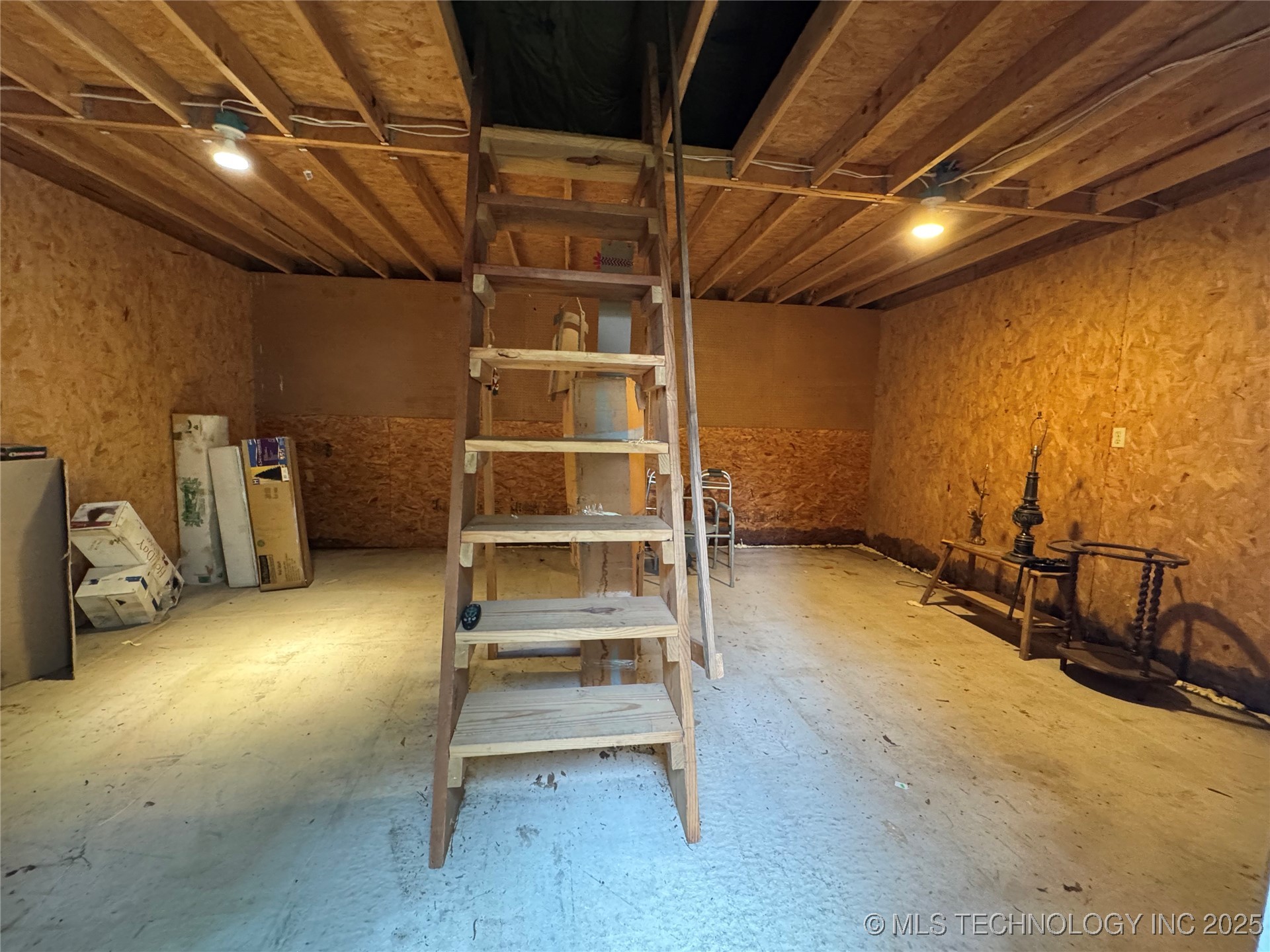 1524 W Maple Street W Property Photo 7