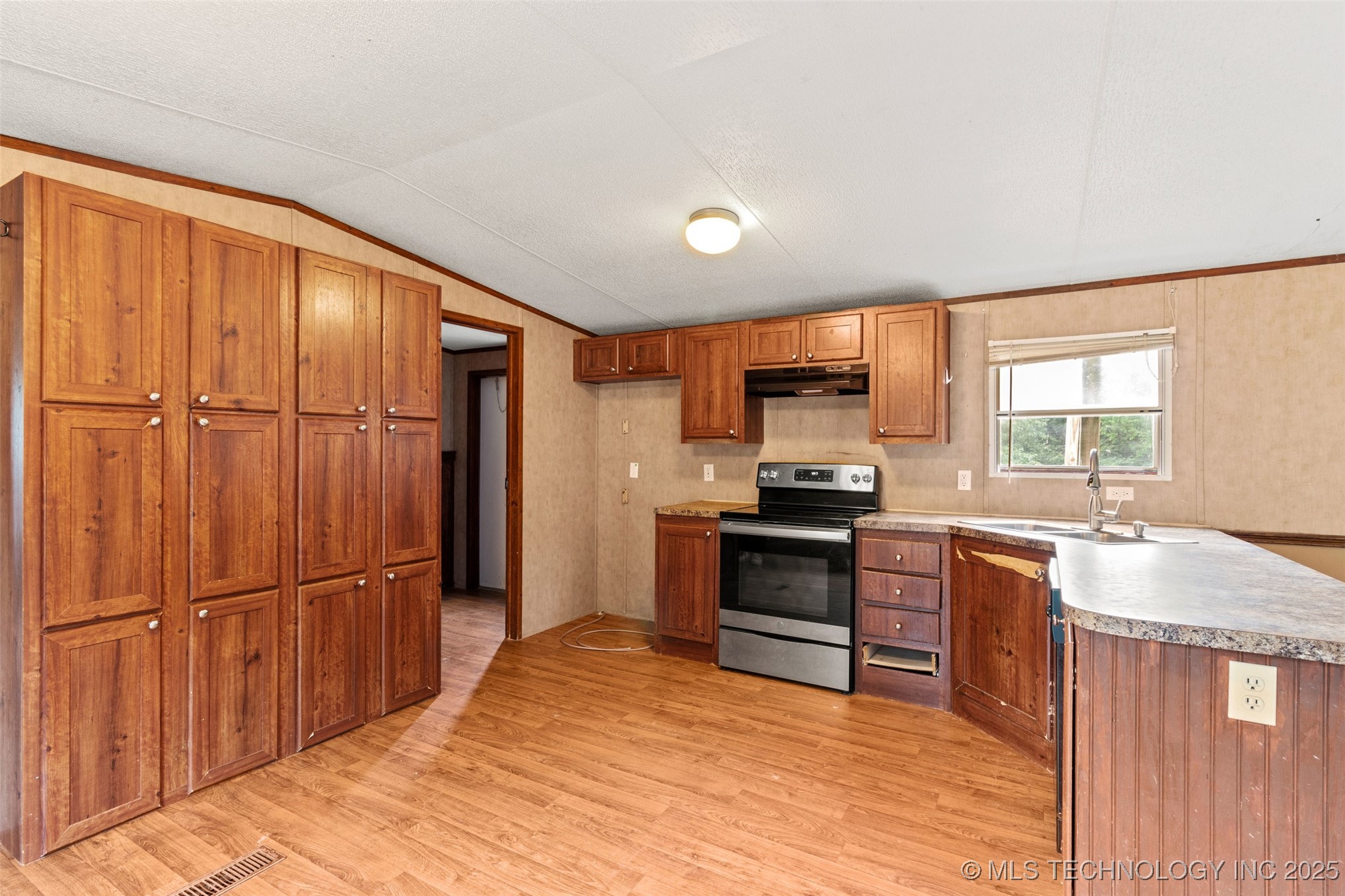 604 W Cowley Avenue W Property Photo 9