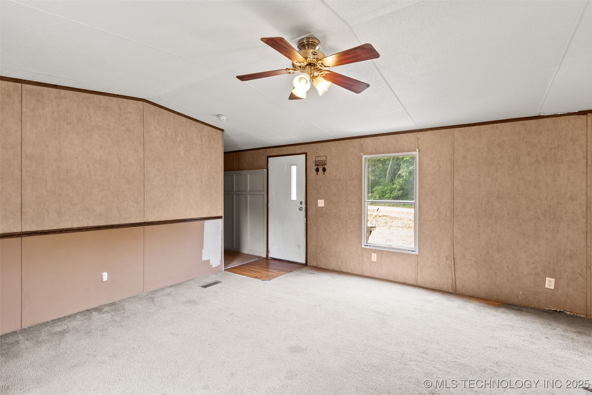 604 W Cowley Avenue W Property Photo 11