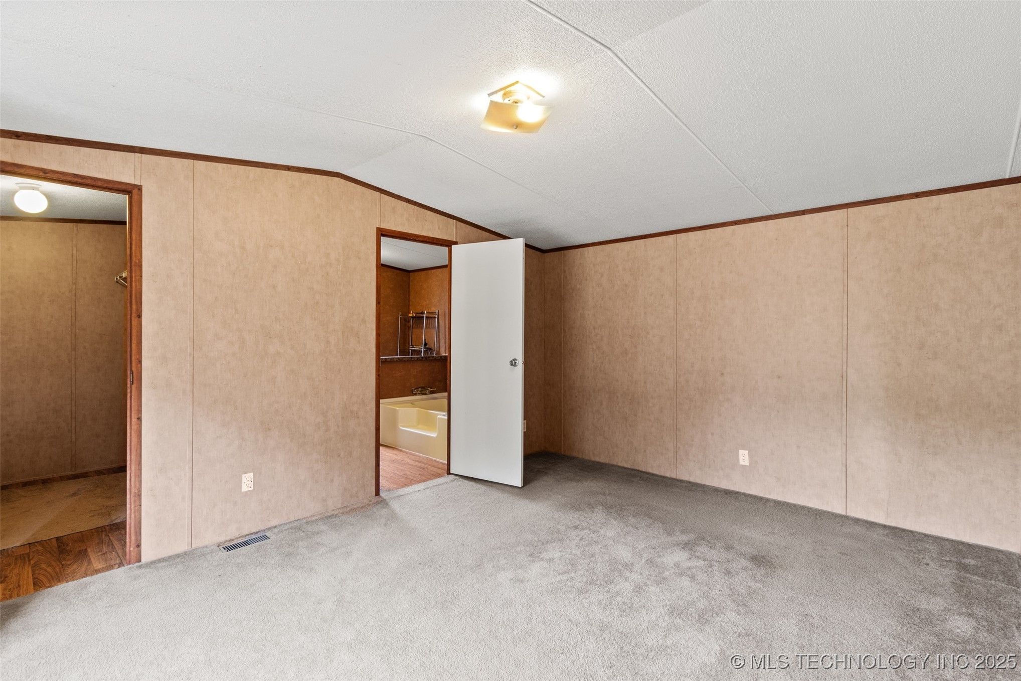 604 W Cowley Avenue W Property Photo 19