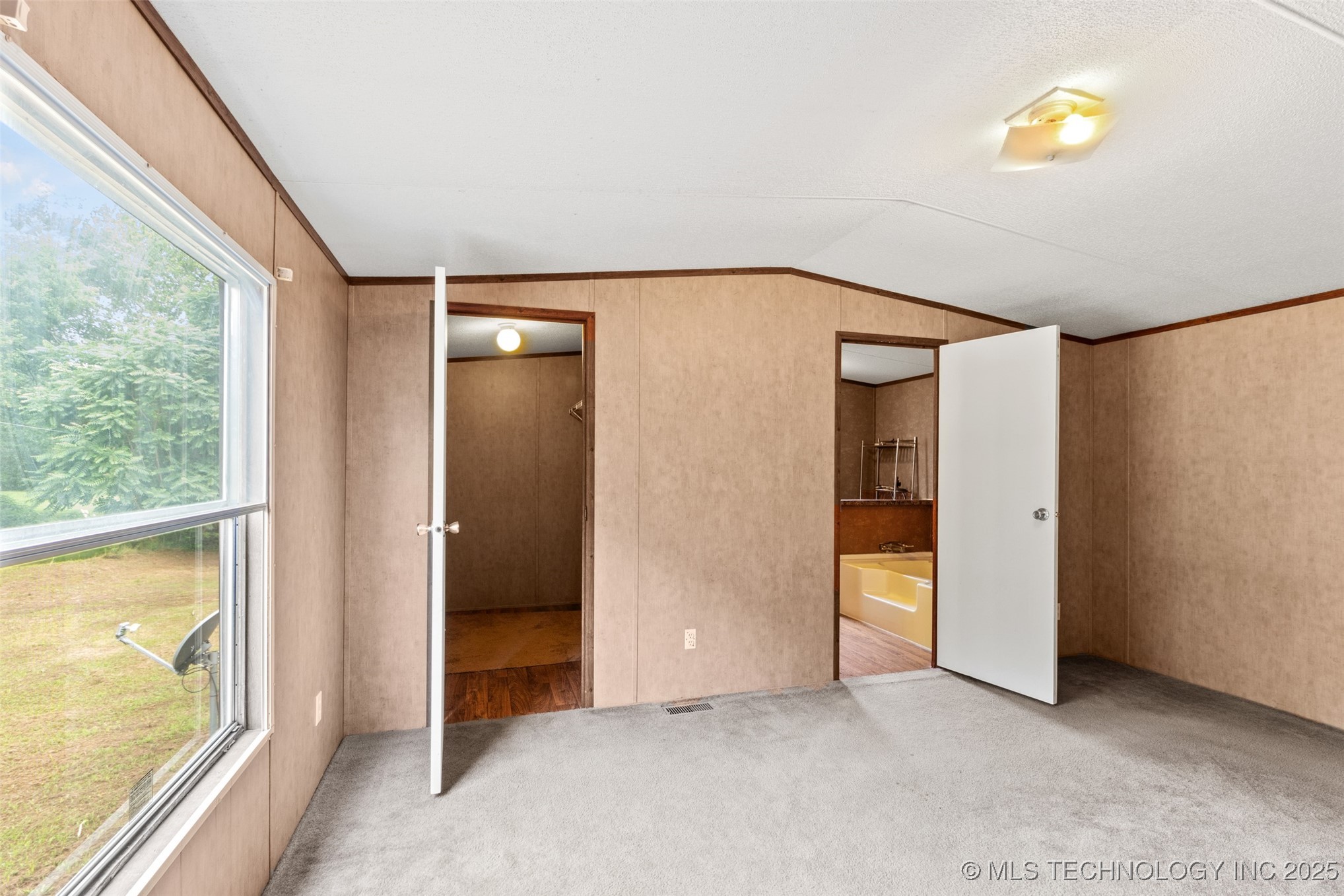 604 W Cowley Avenue W Property Photo 21