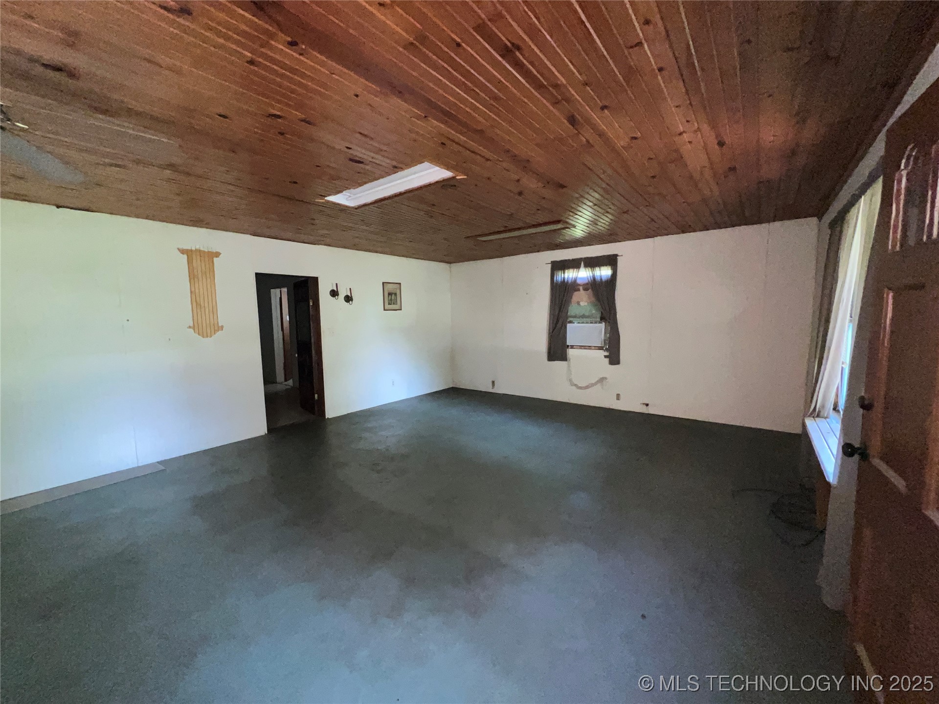 23243 Spicer Property Photo 3