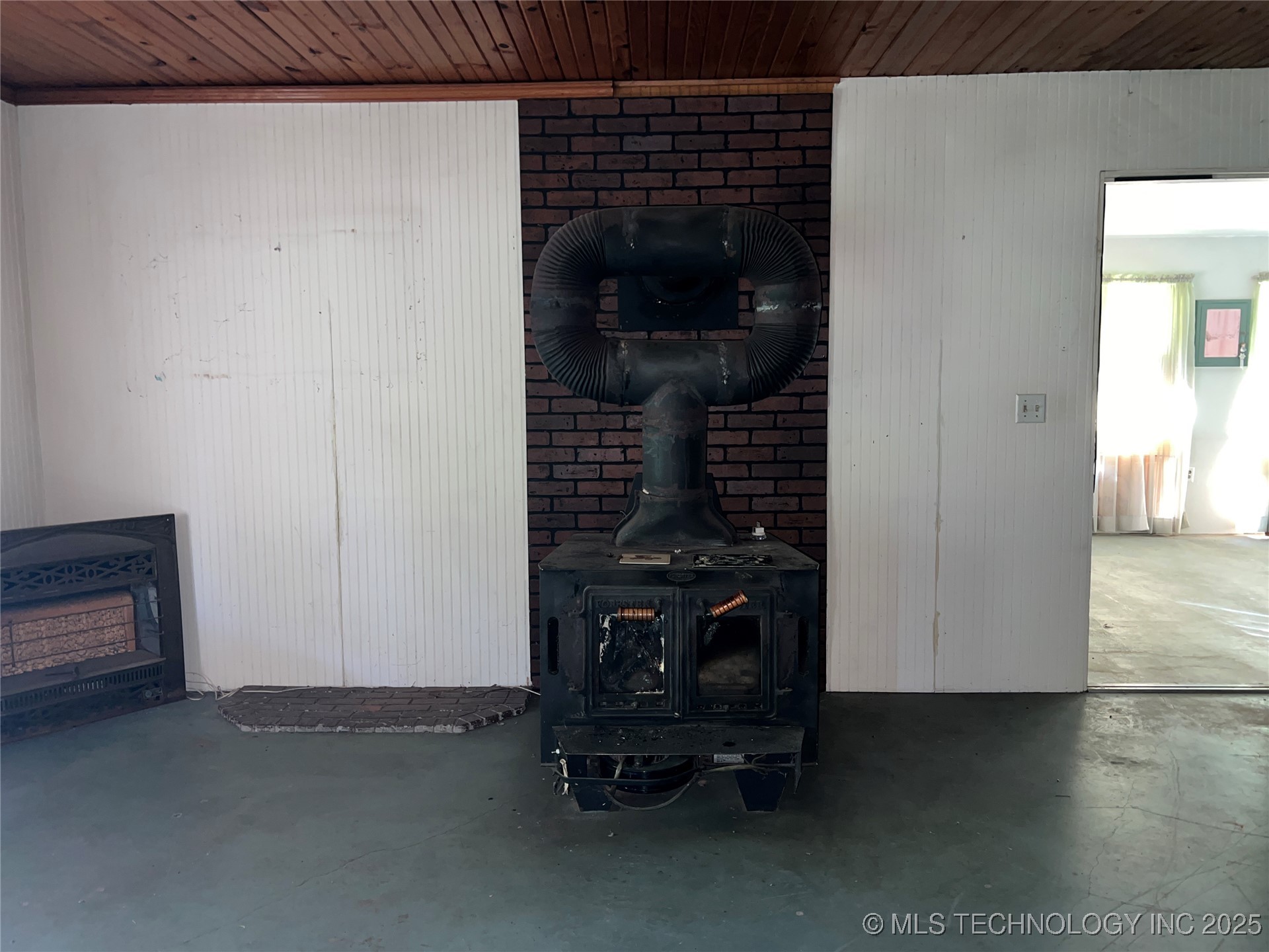 23243 Spicer Property Photo 6