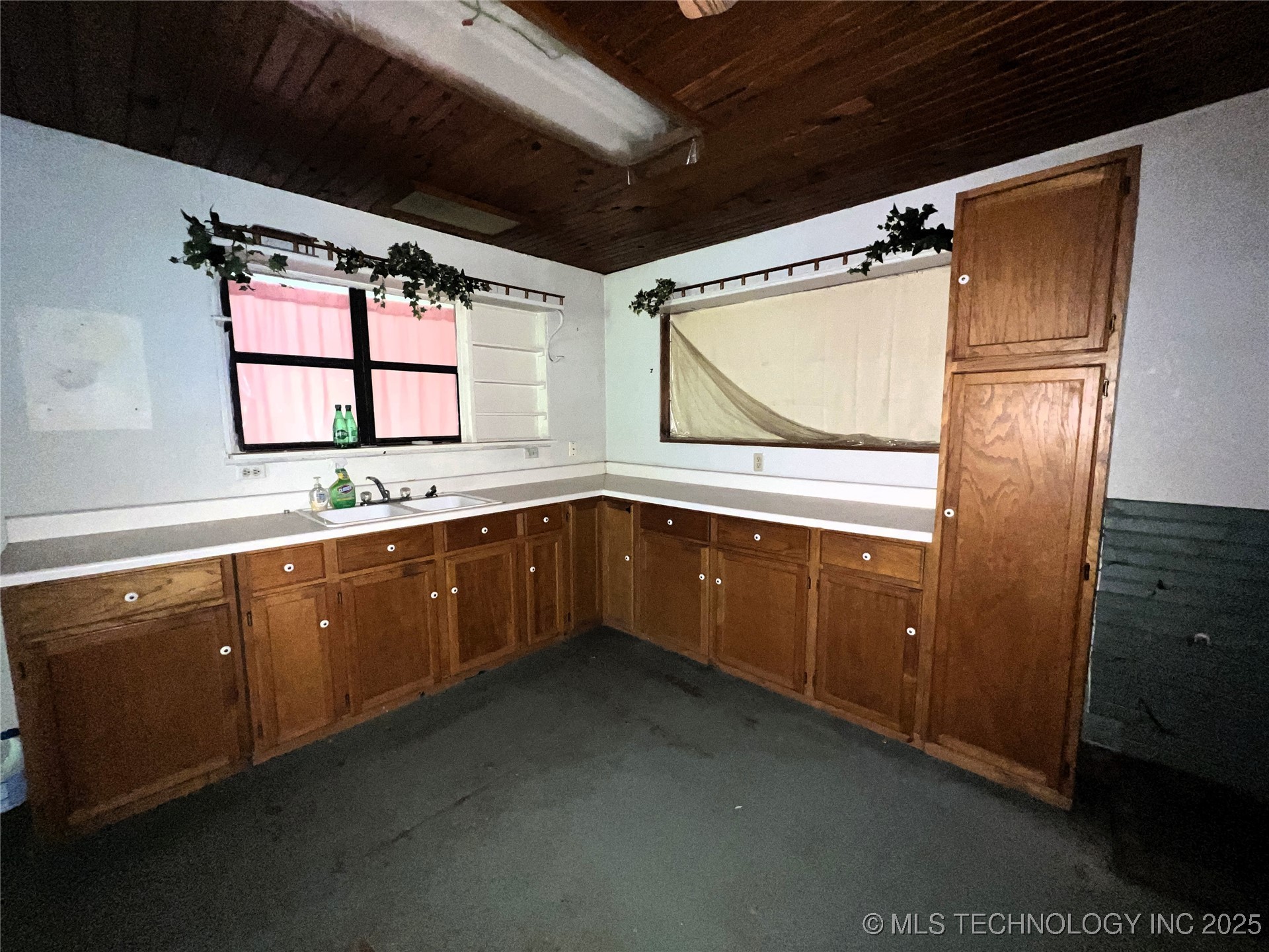 23243 Spicer Property Photo 7