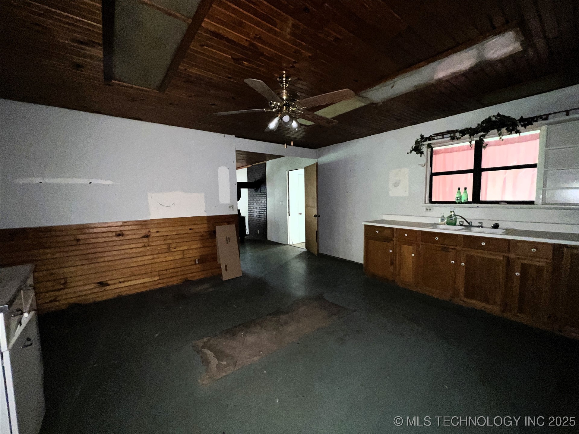 23243 Spicer Property Photo 8