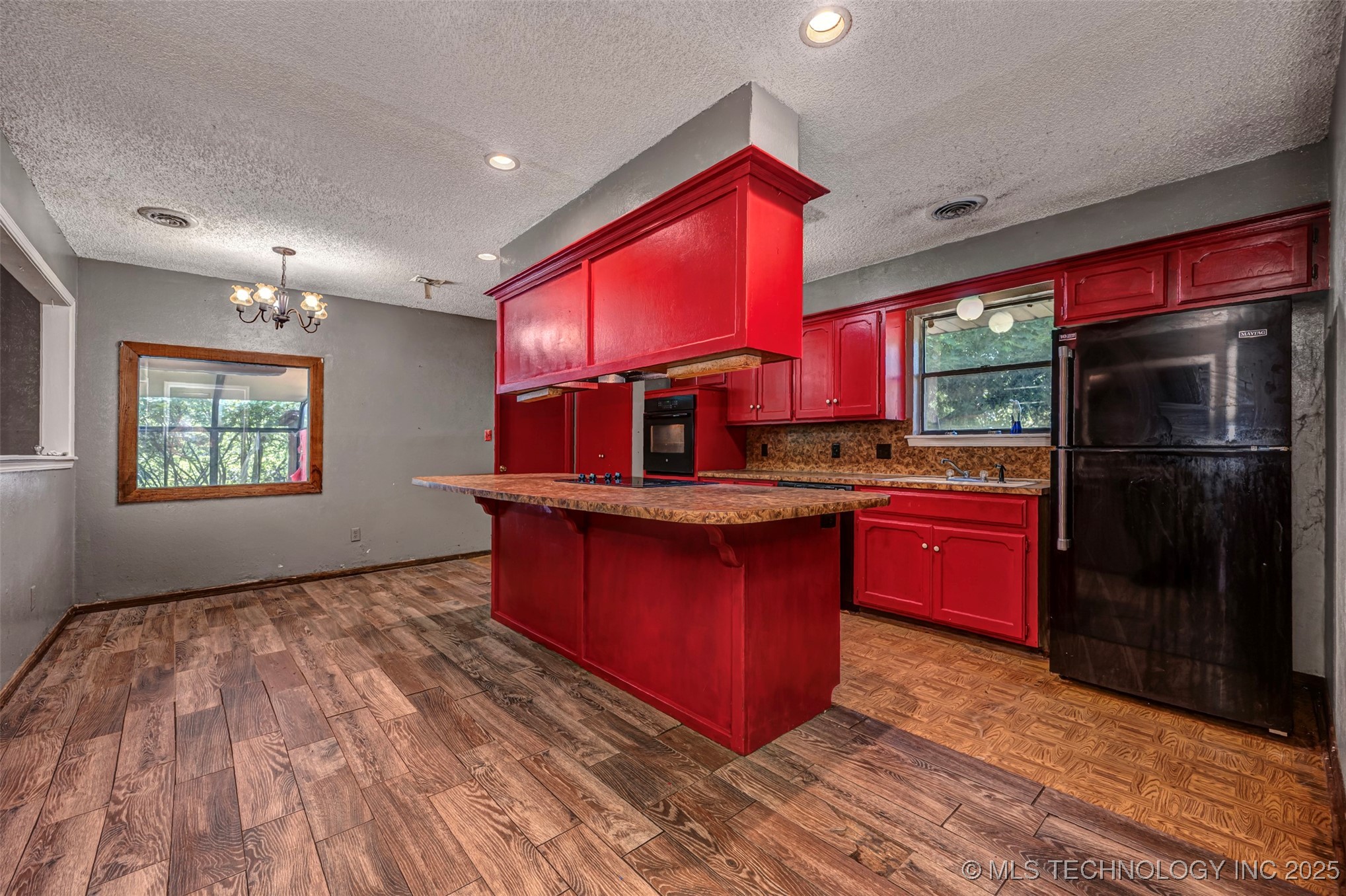 2810 Harvey Property Photo 4