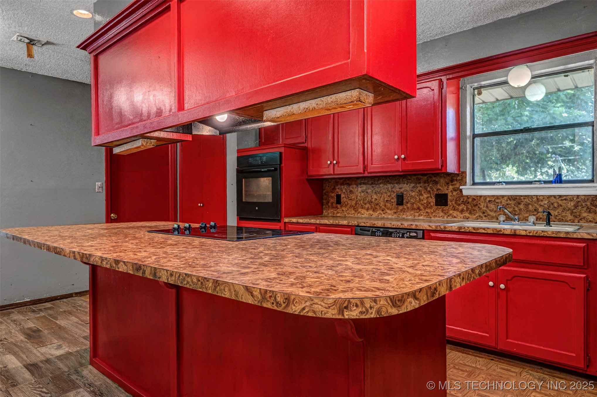 2810 Harvey Property Photo 5