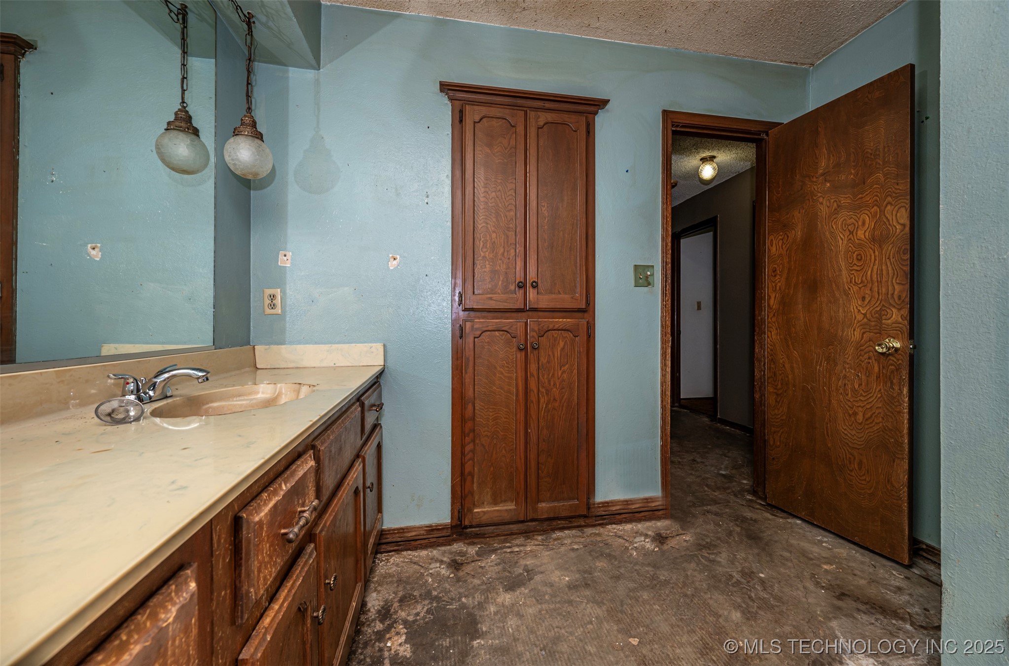 2810 Harvey Property Photo 7