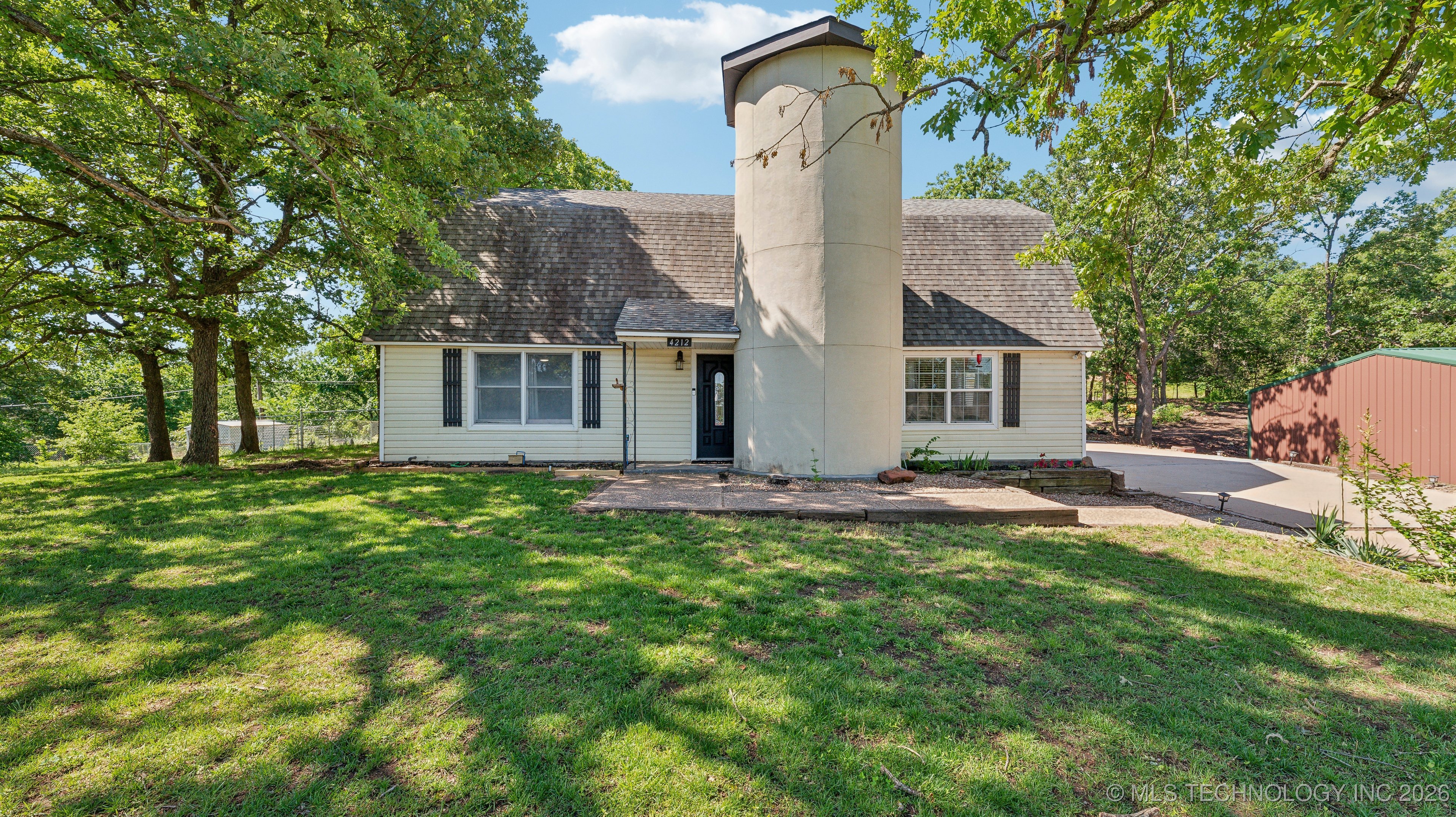 4212 W Stonehenge Drive Property Photo 1