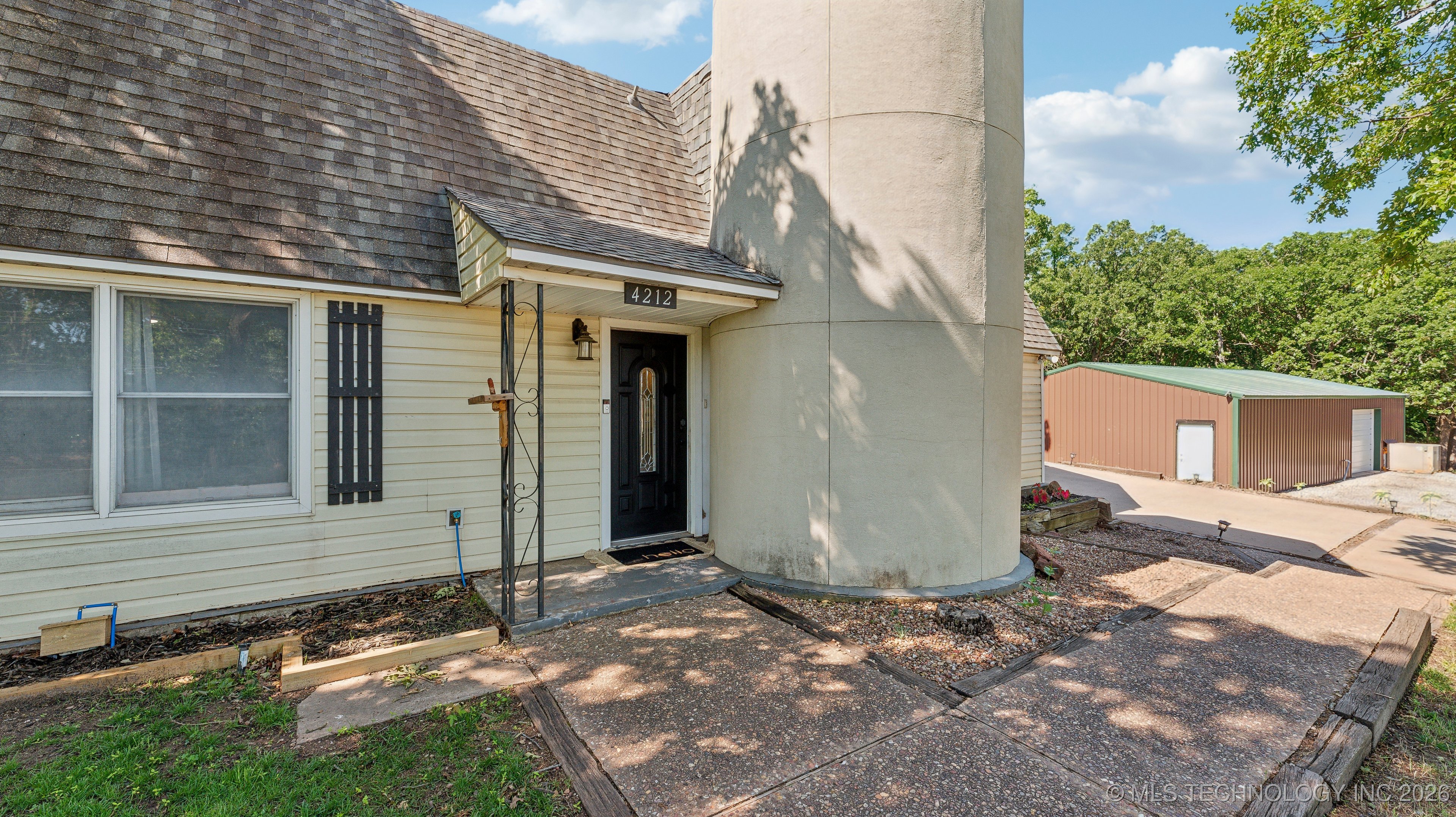 4212 W Stonehenge Drive Property Photo 2