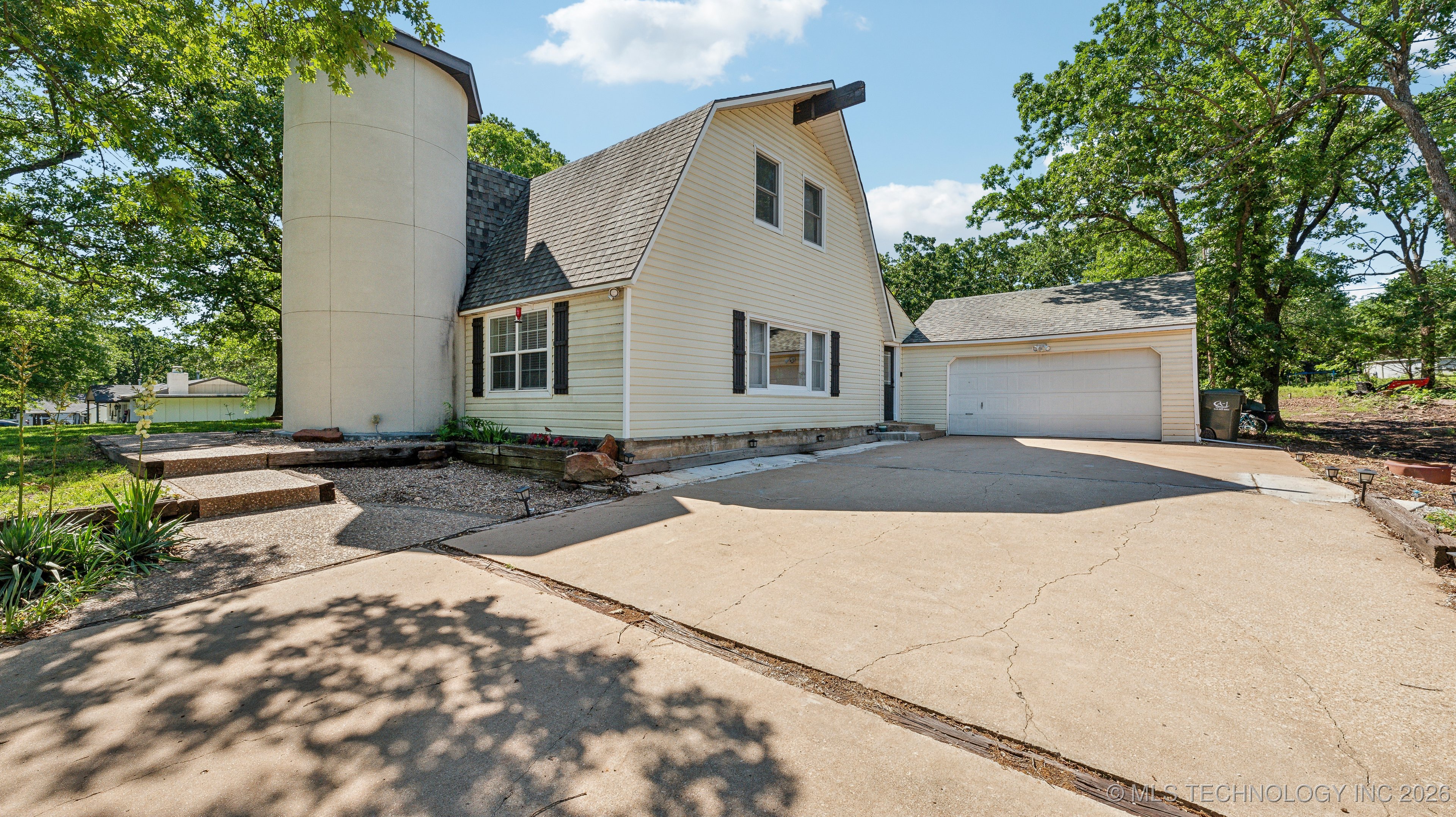 4212 W Stonehenge Drive Property Photo 4