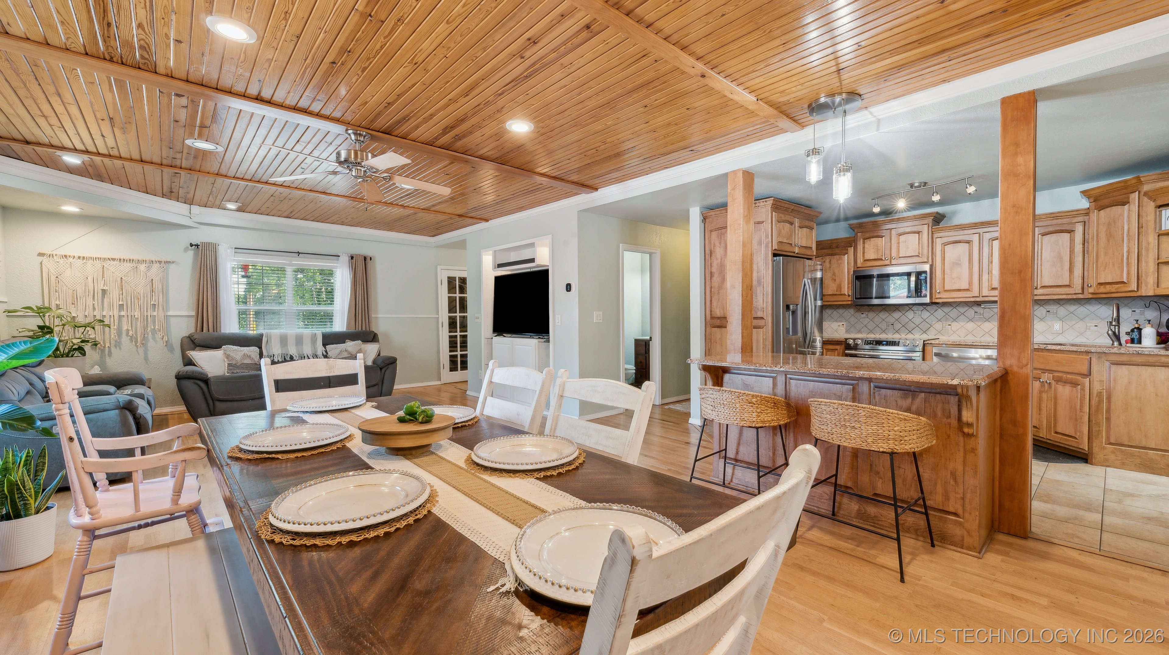 4212 W Stonehenge Drive Property Photo 9