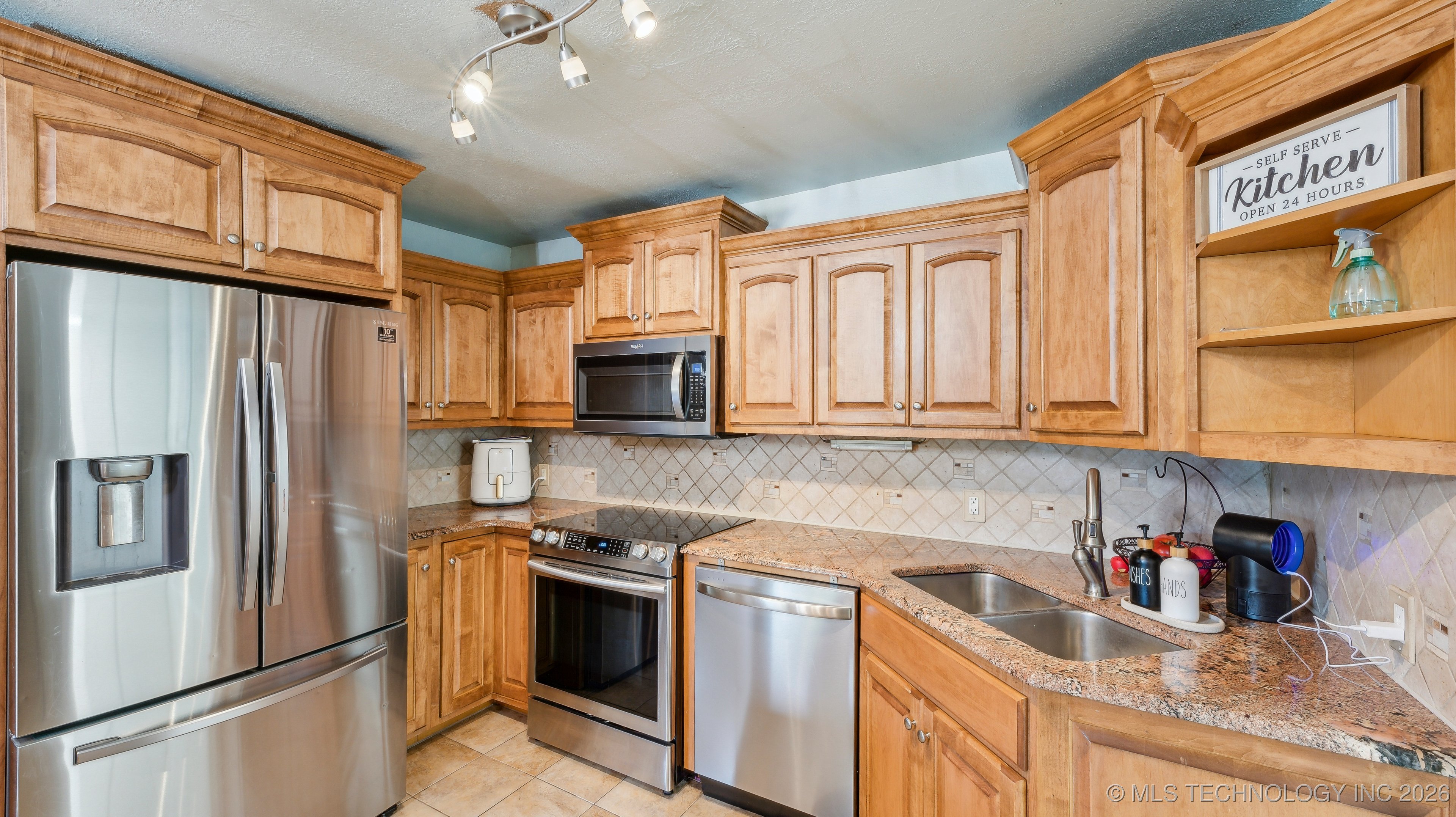 4212 W Stonehenge Drive Property Photo 11