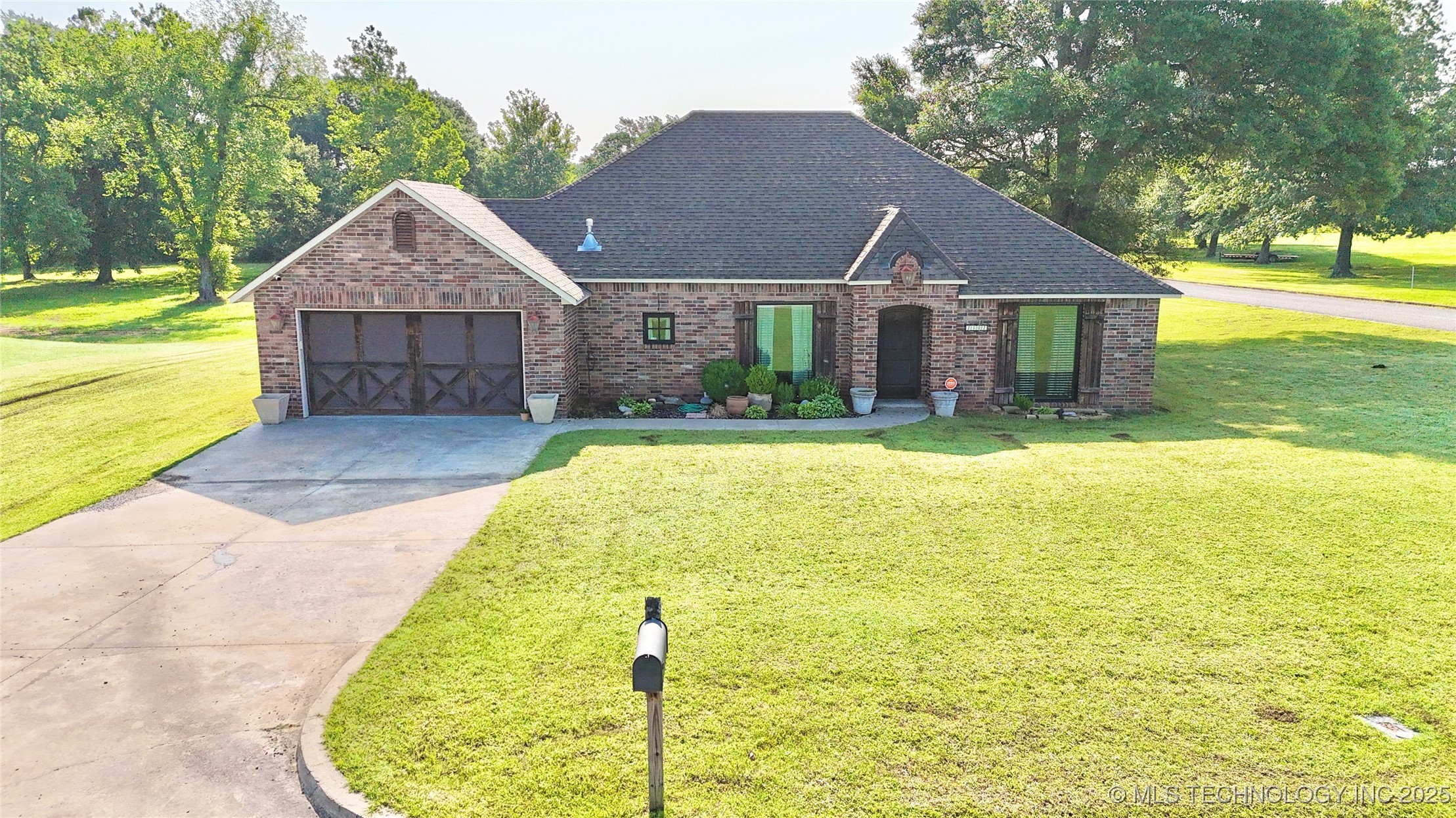 2102 N Peaceful Lane Property Photo 1