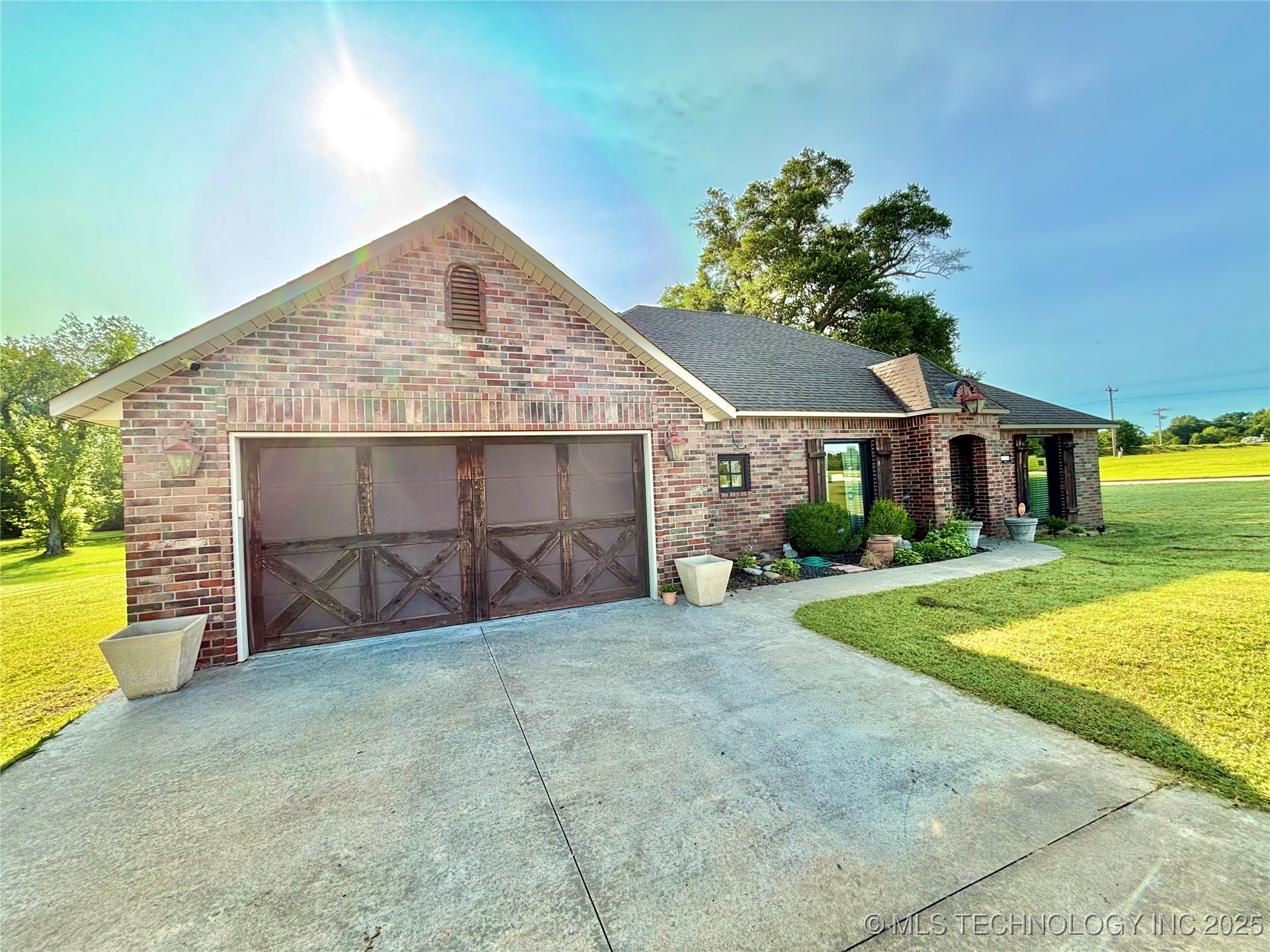 2102 N Peaceful Lane Property Photo 3