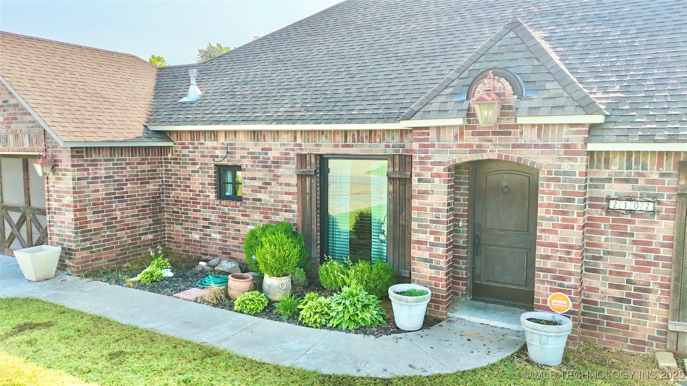 2102 N Peaceful Lane Property Photo 4