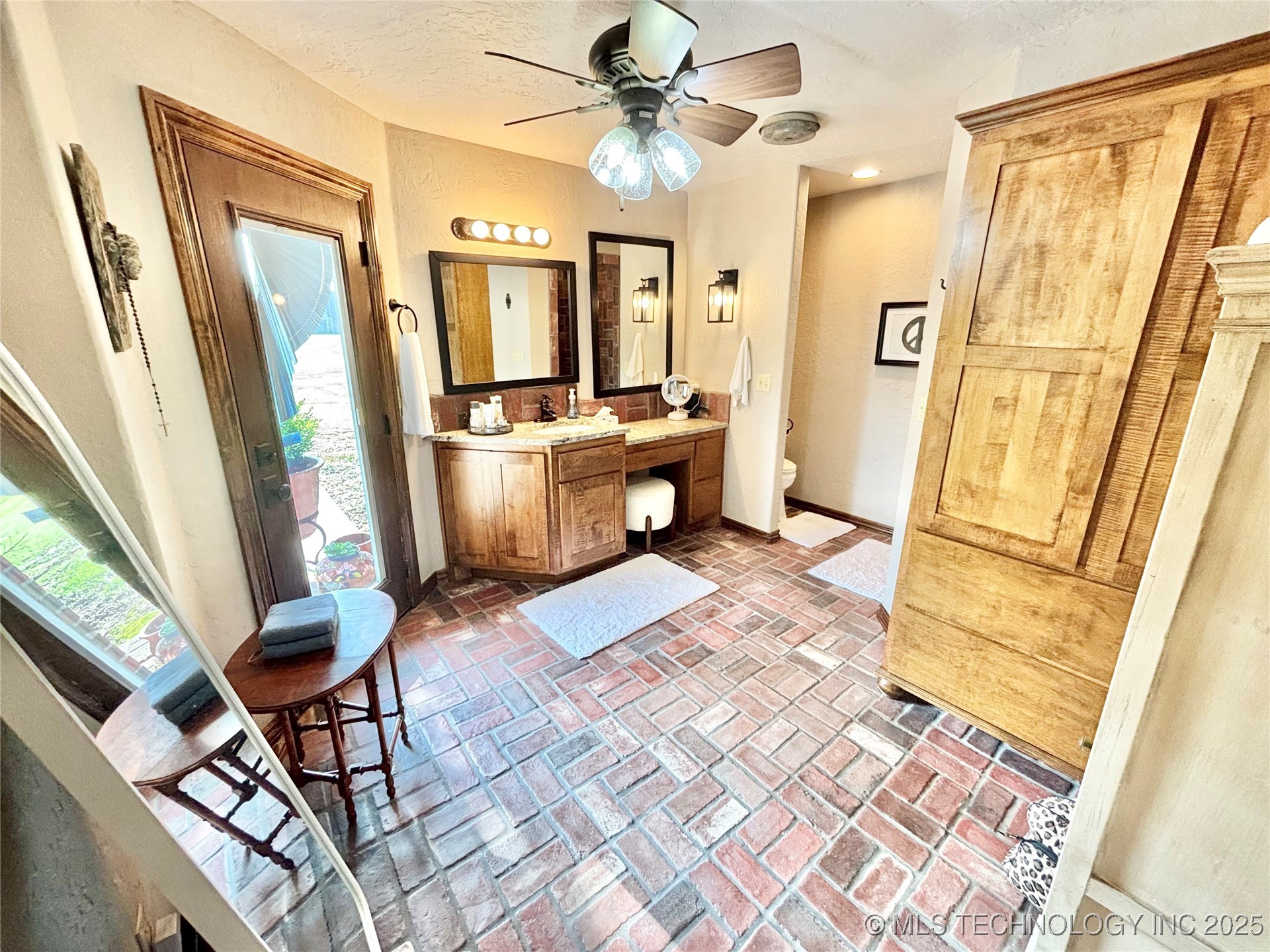 2102 N Peaceful Lane Property Photo 29