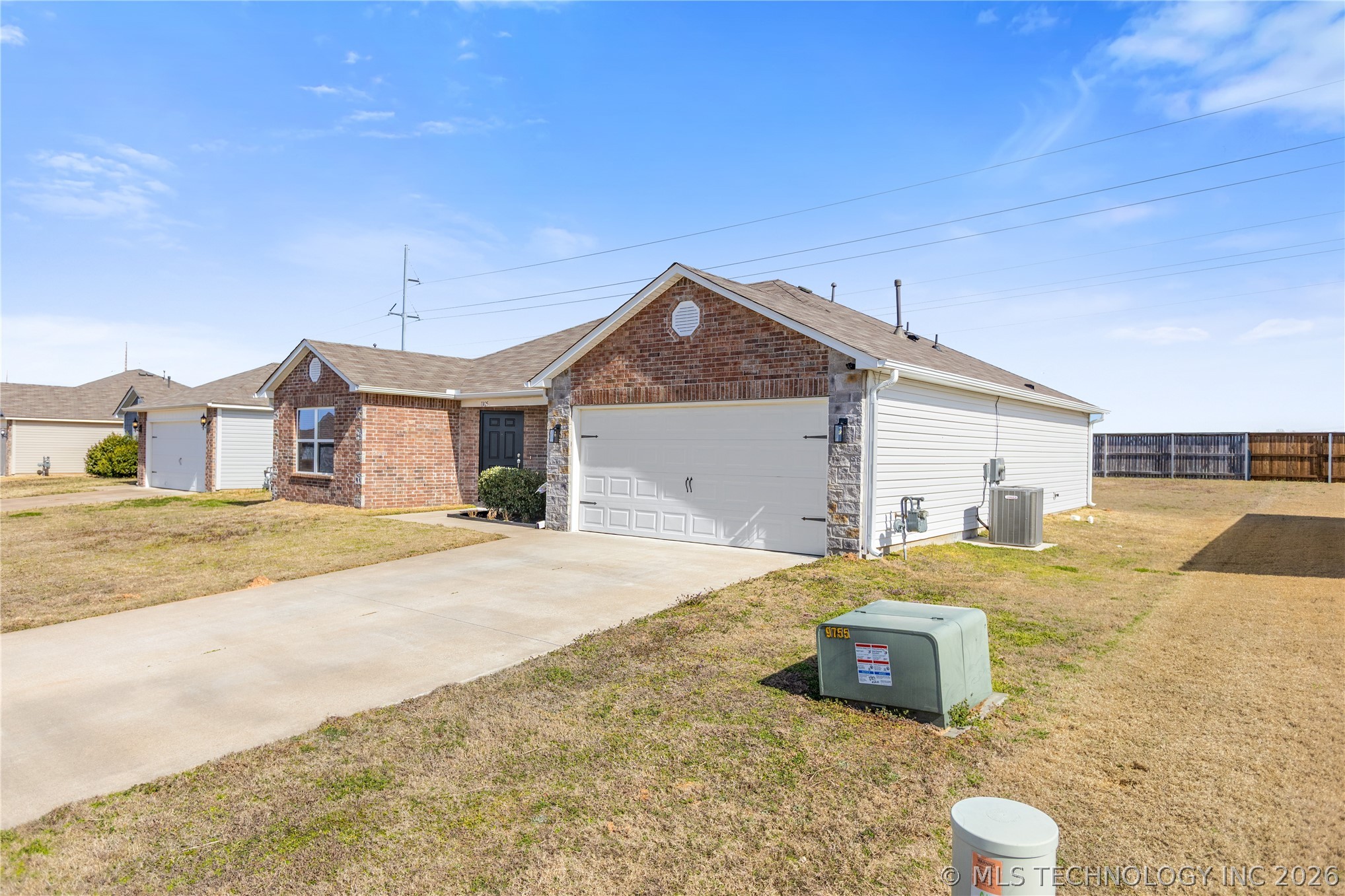 11425 S 240th East Avenue Property Photo 2