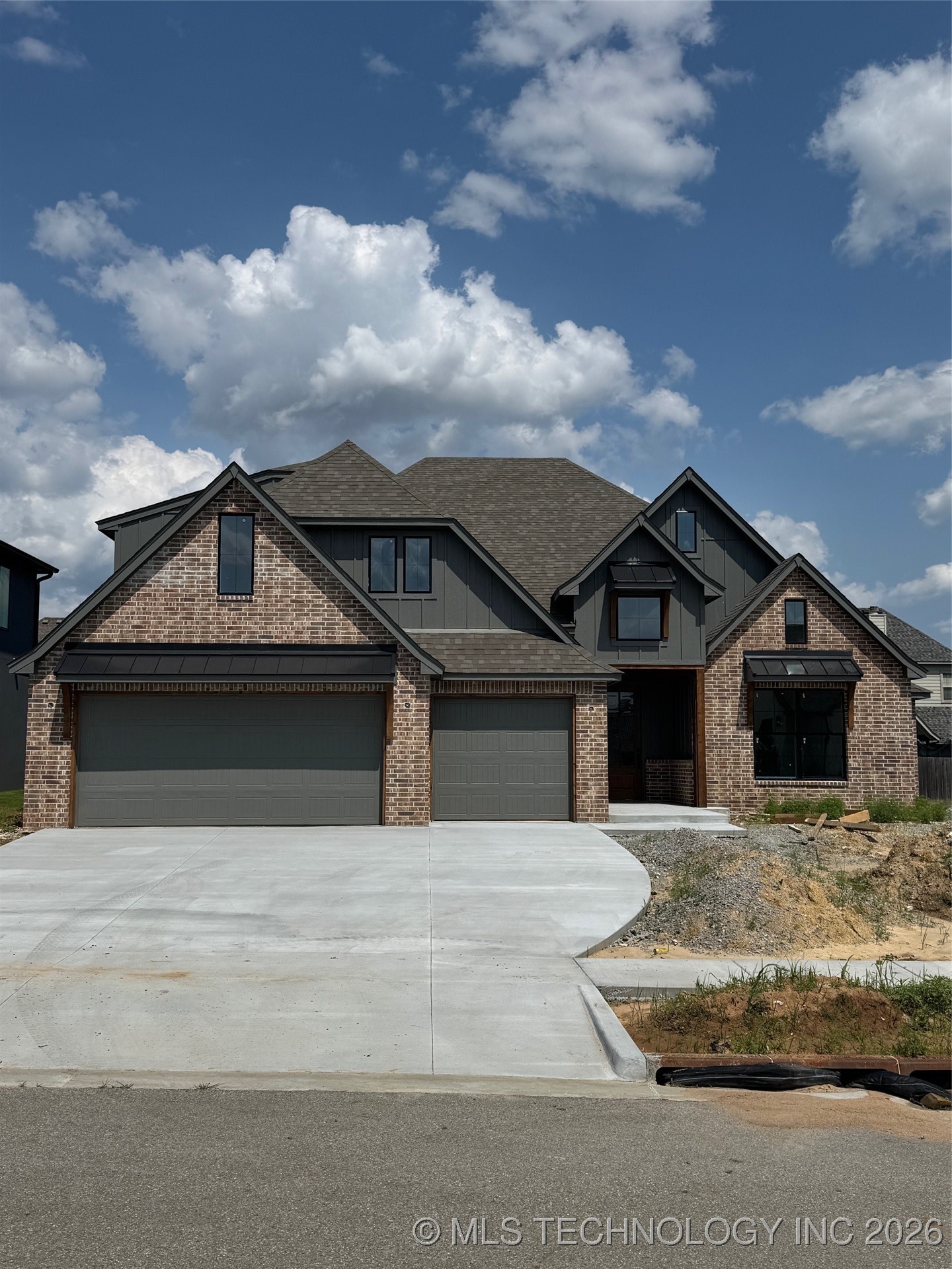 14533 S College Avenue Property Photo 2