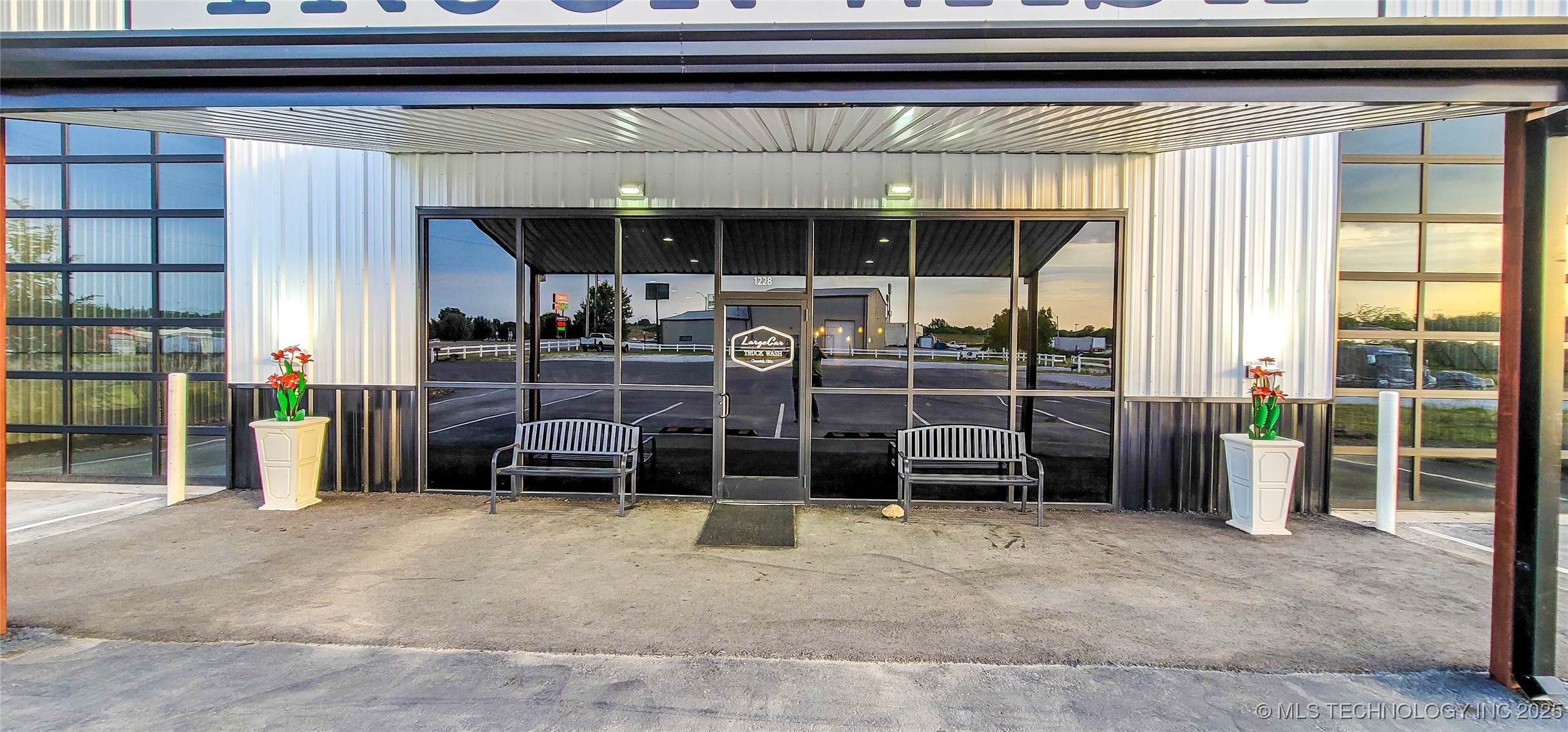 1228 W Gentry Avenue Property Photo 6