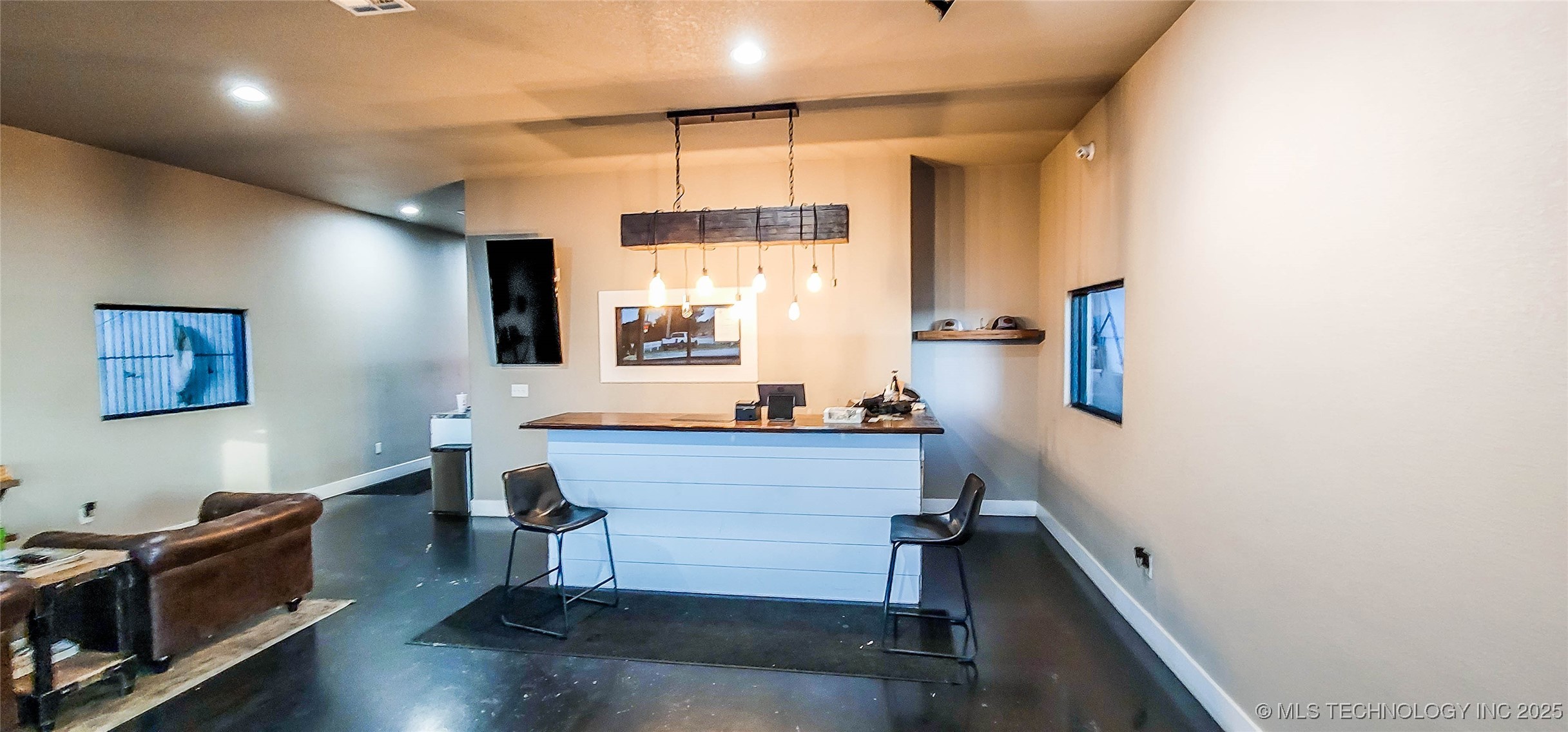 1228 W Gentry Avenue Property Photo 7