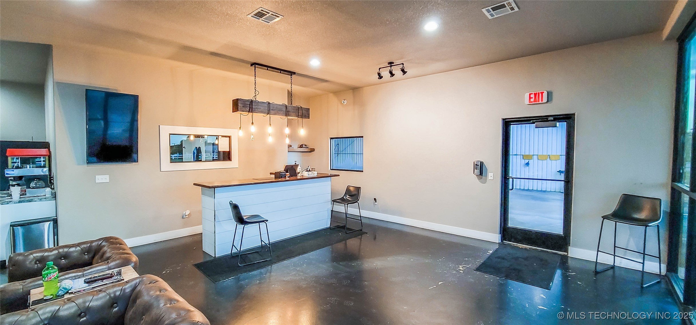 1228 W Gentry Avenue Property Photo 10