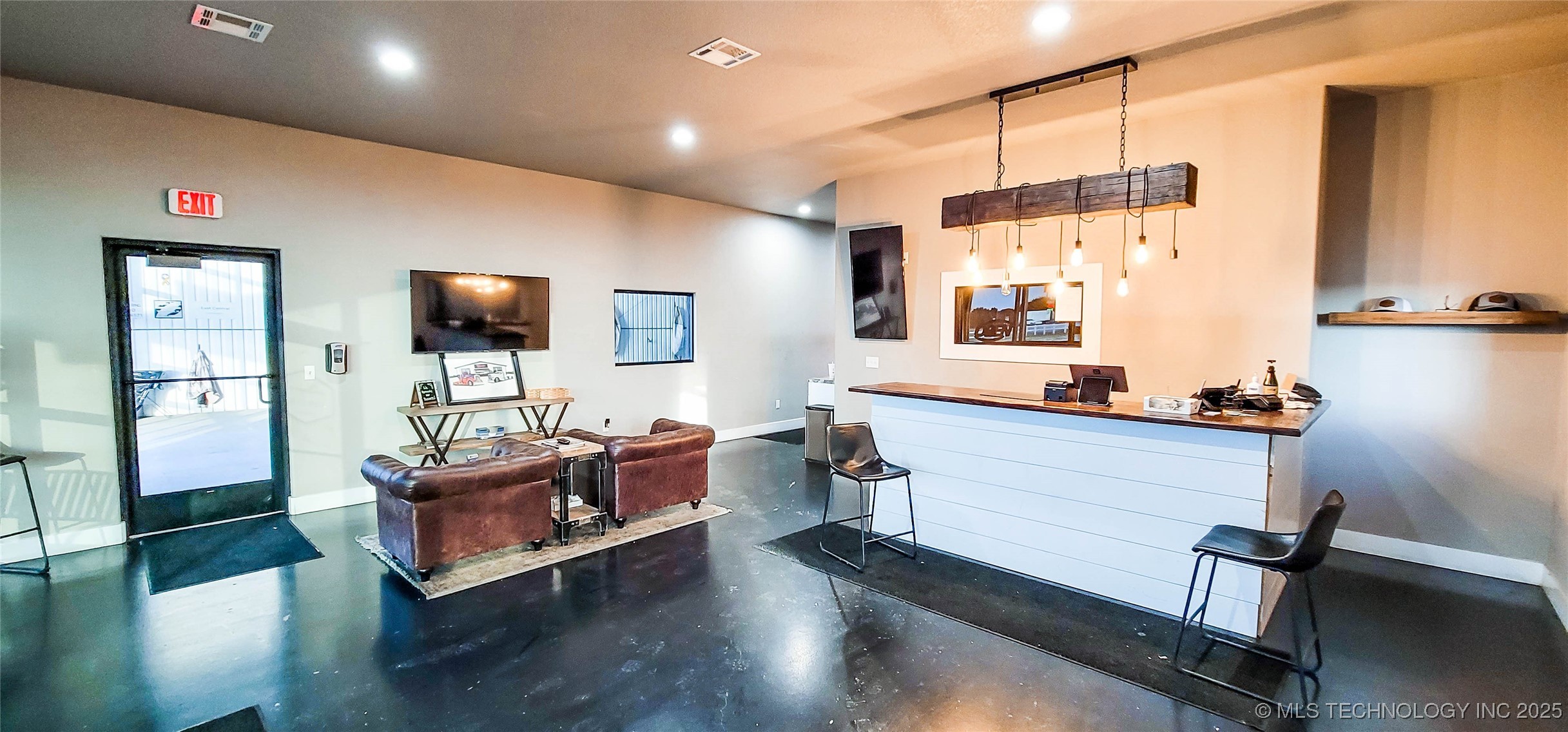 1228 W Gentry Avenue Property Photo 11