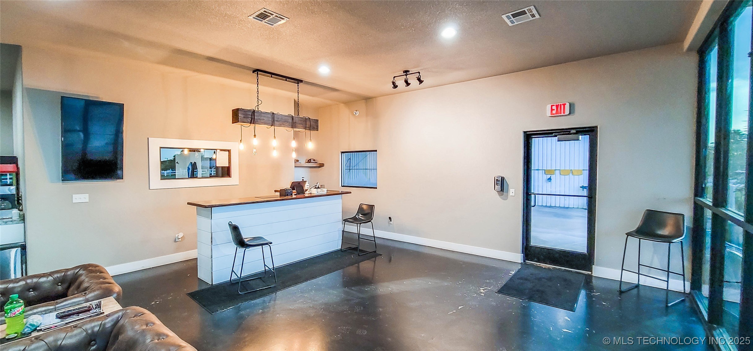 1228 W Gentry Avenue Property Photo 12