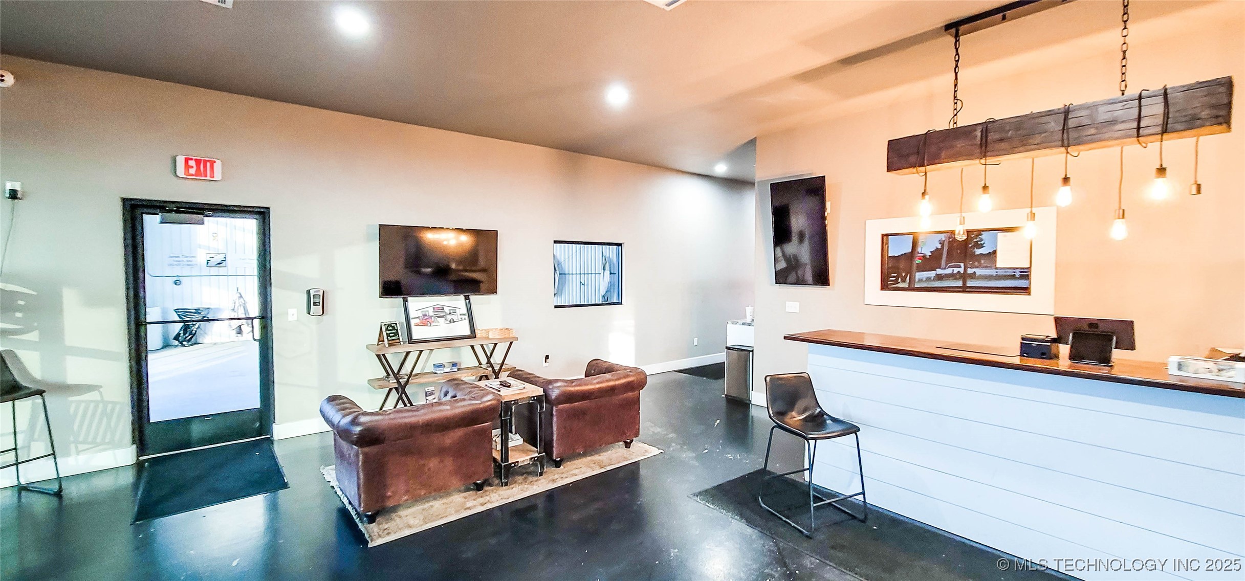 1228 W Gentry Avenue Property Photo 13