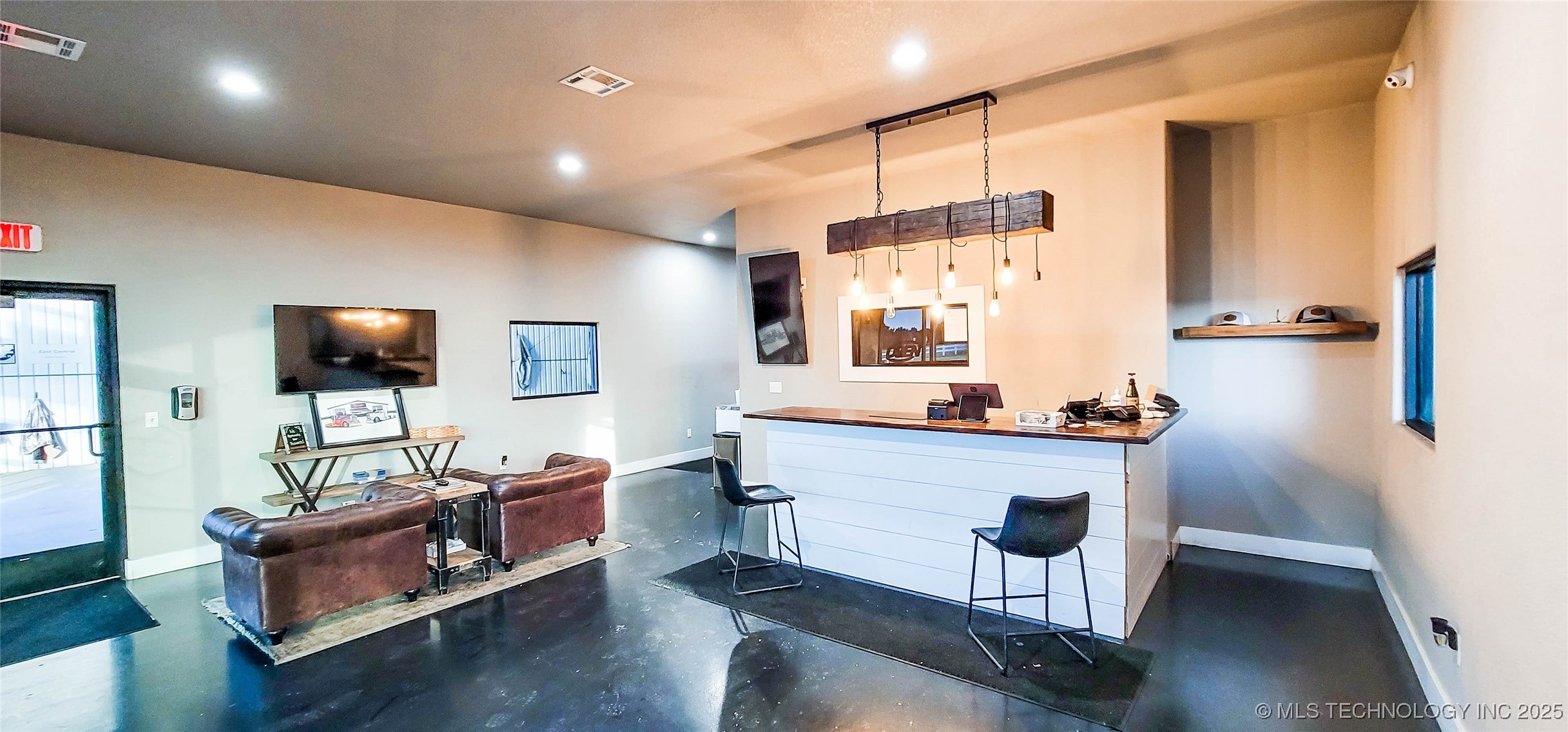 1228 W Gentry Avenue Property Photo 14