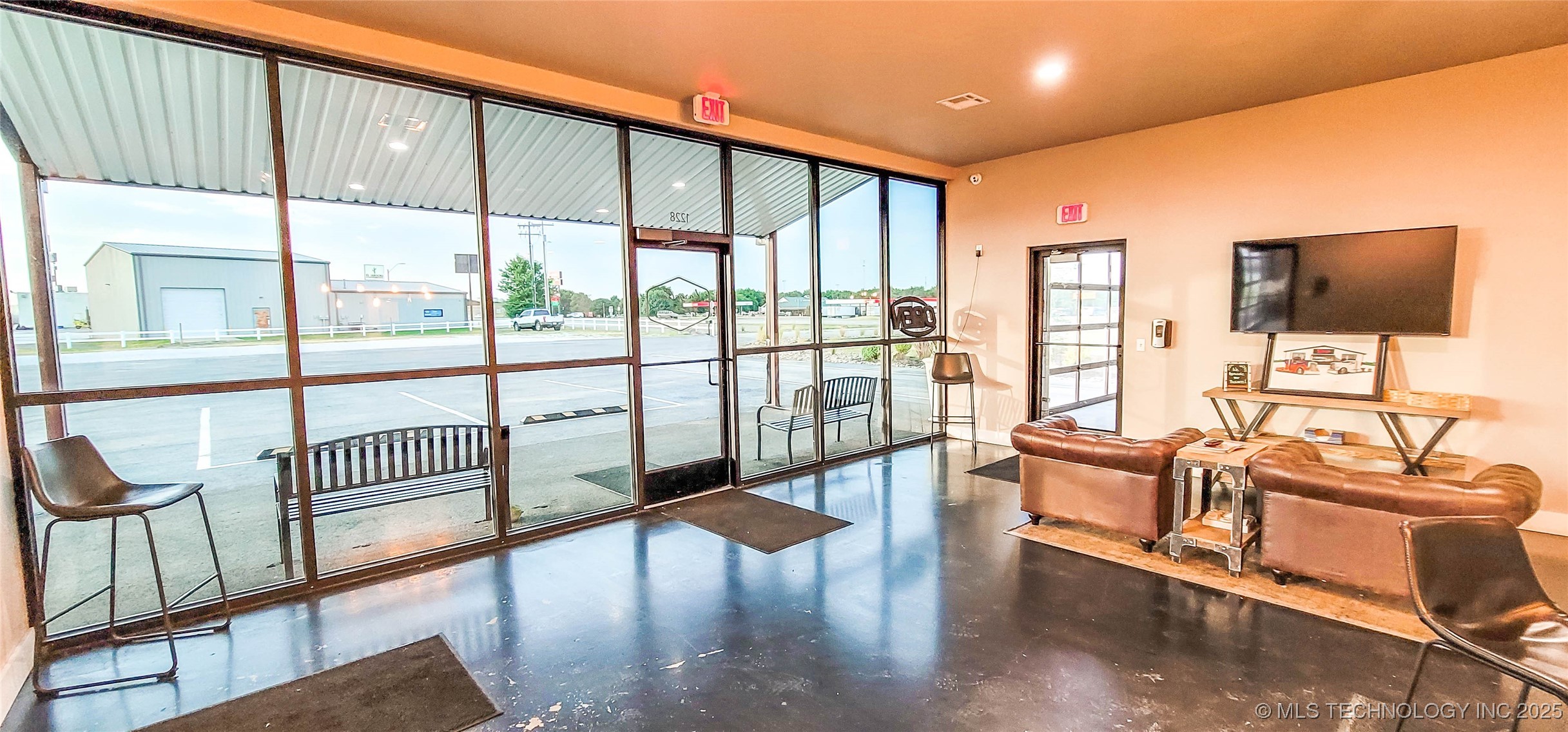 1228 W Gentry Avenue Property Photo 15