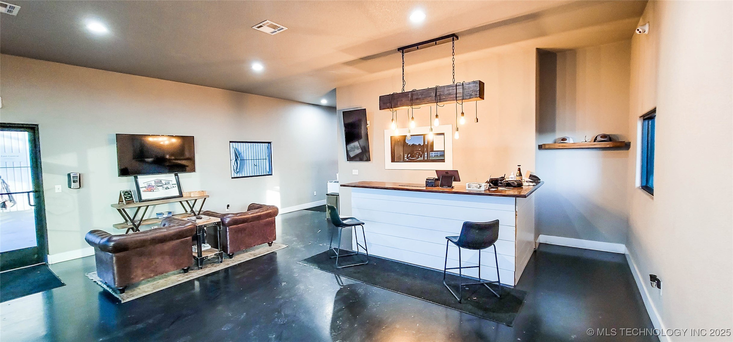 1228 W Gentry Avenue Property Photo 16