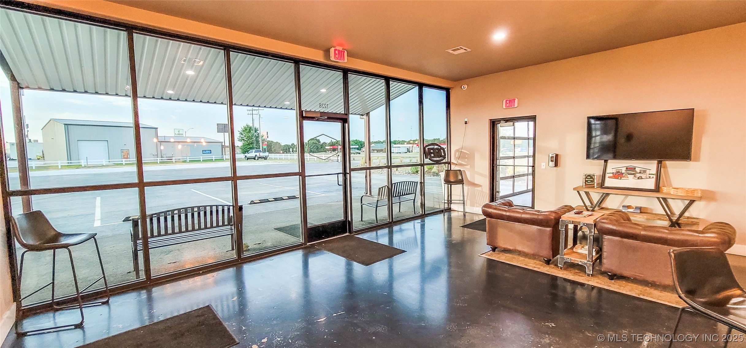 1228 W Gentry Avenue Property Photo 17