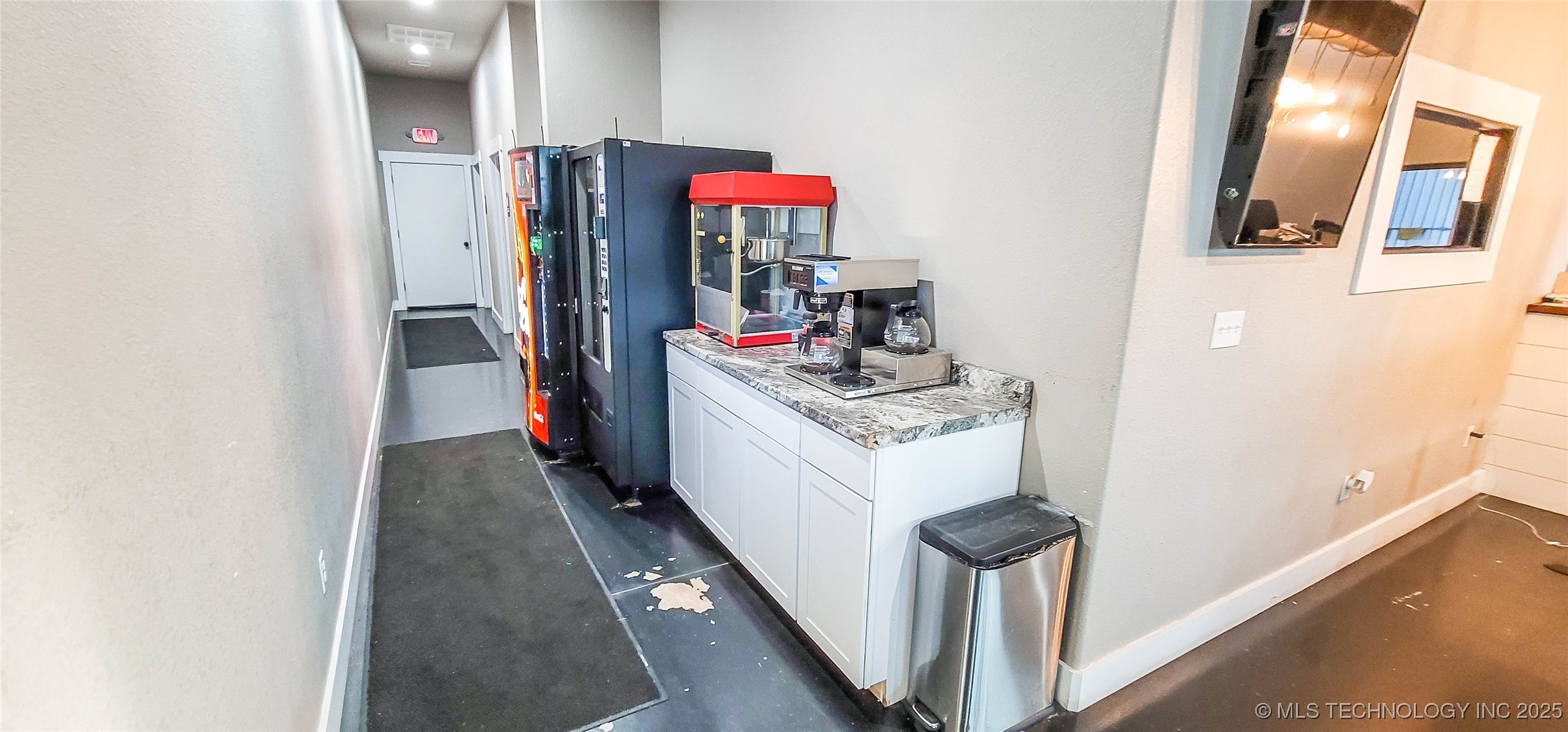 1228 W Gentry Avenue Property Photo 19