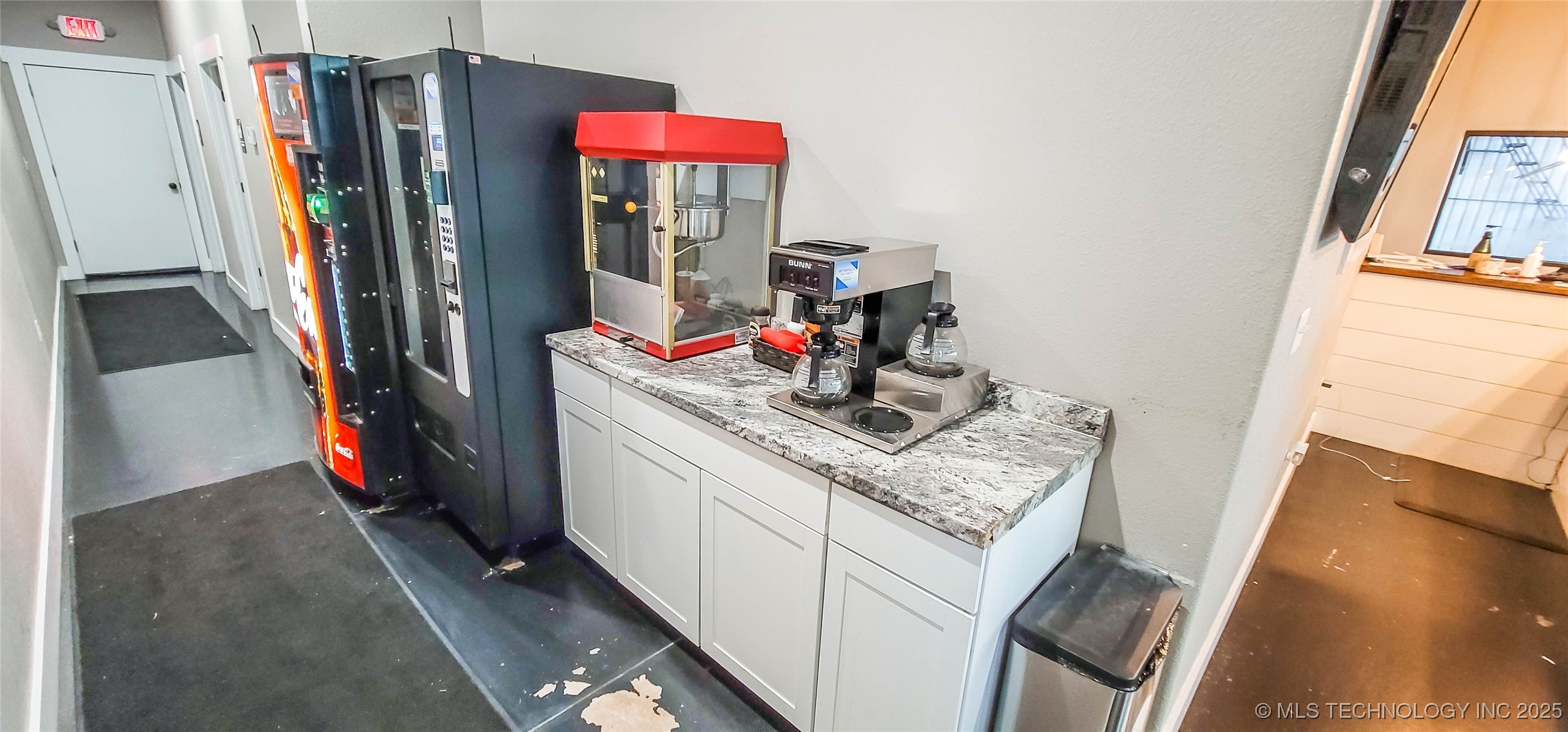 1228 W Gentry Avenue Property Photo 20