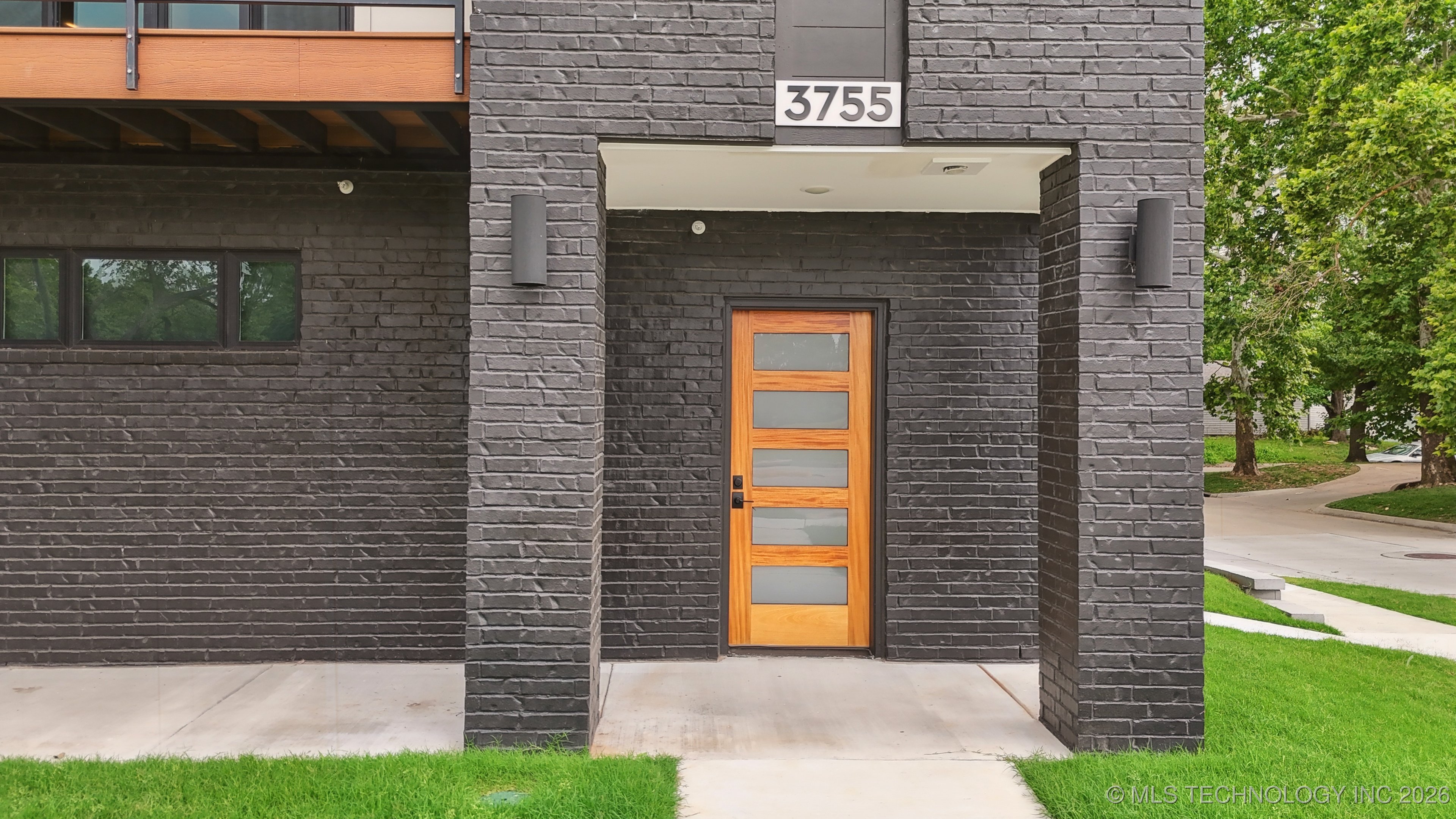 3755 S Riverside Drive 3755 Property Photo 3