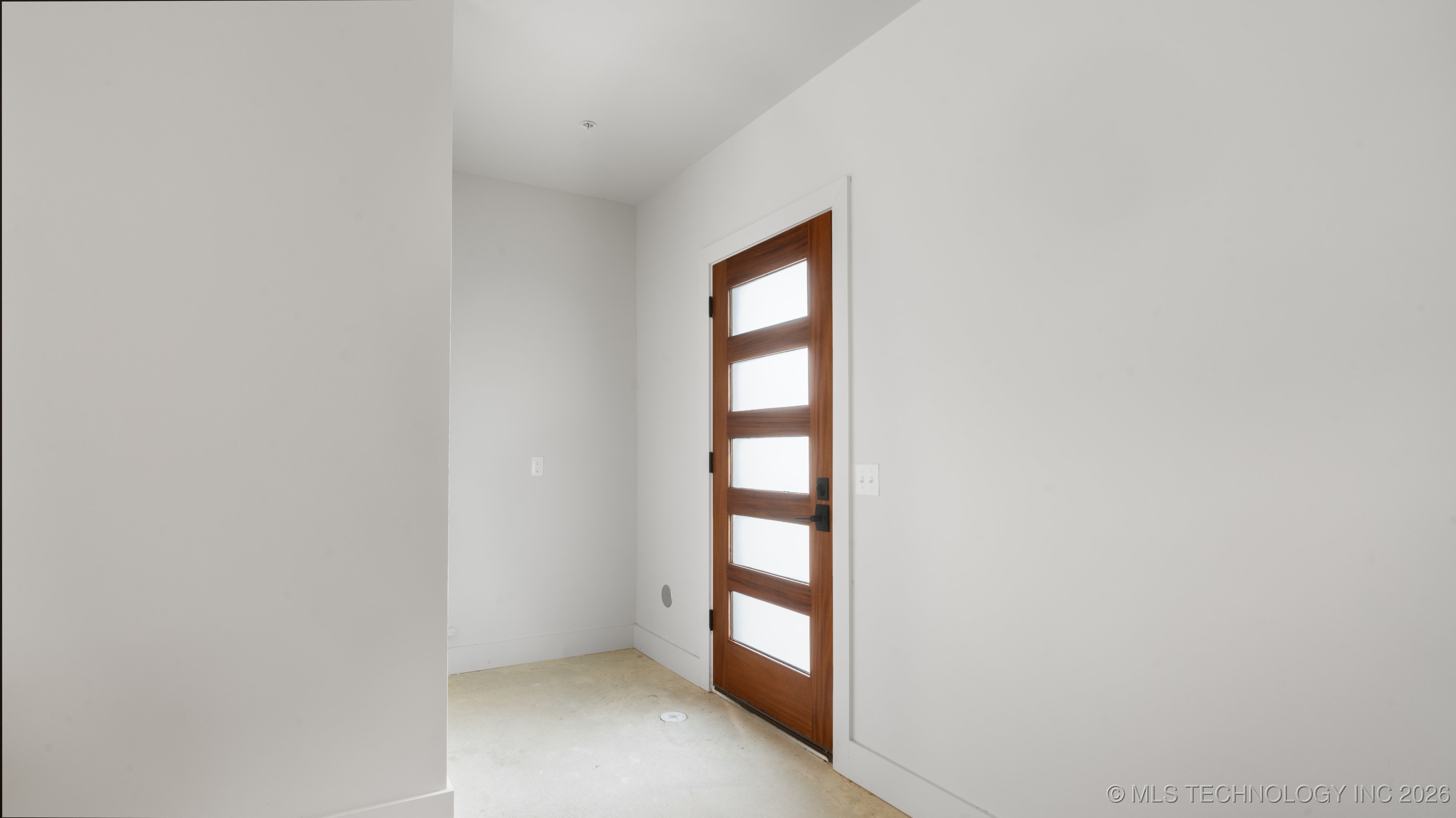 3755 S Riverside Drive 3755 Property Photo 4