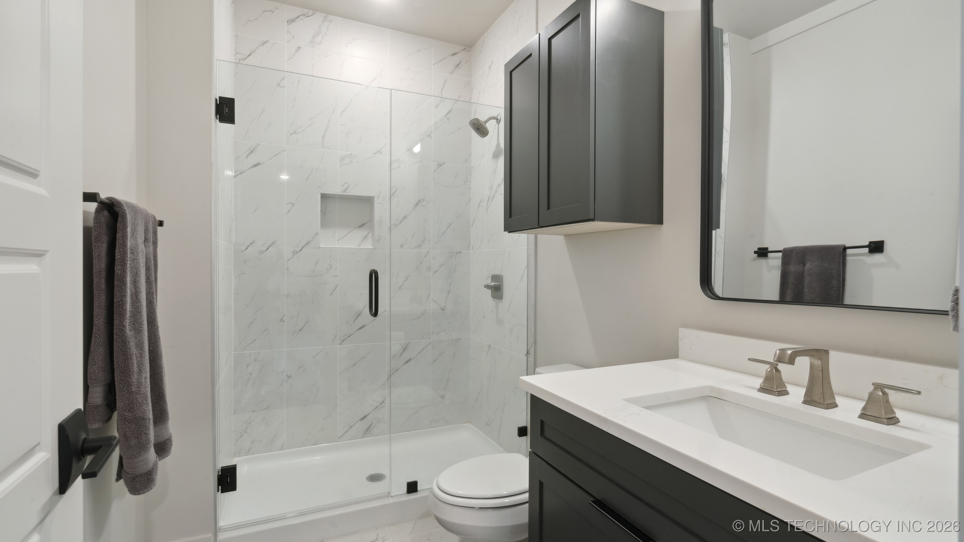 3755 S Riverside Drive 3755 Property Photo 8