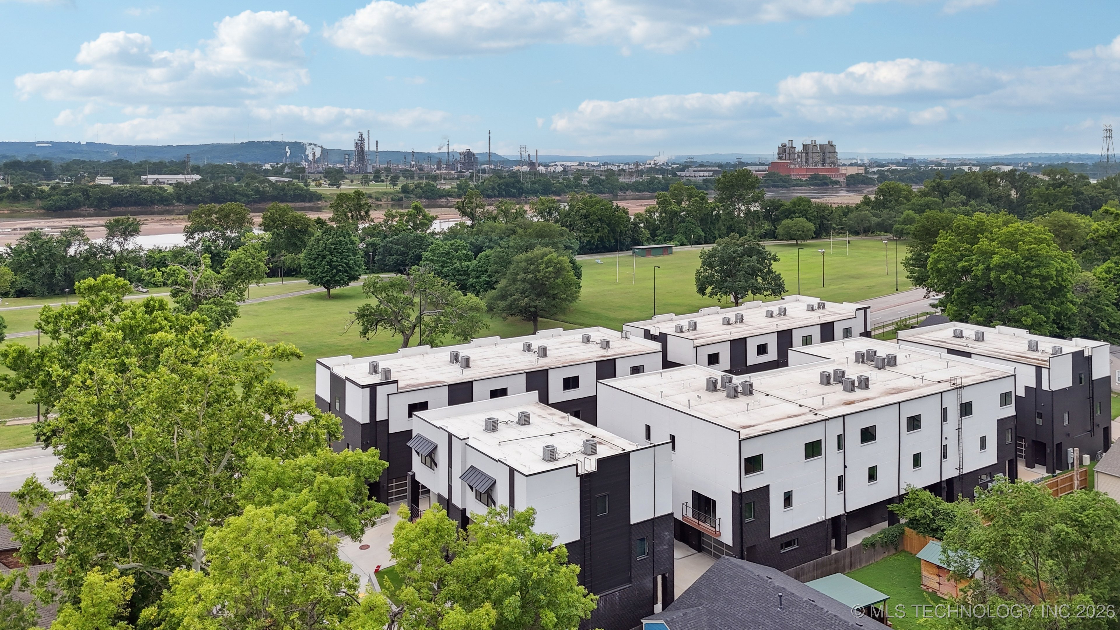 3755 S Riverside Drive 3755 Property Photo 43