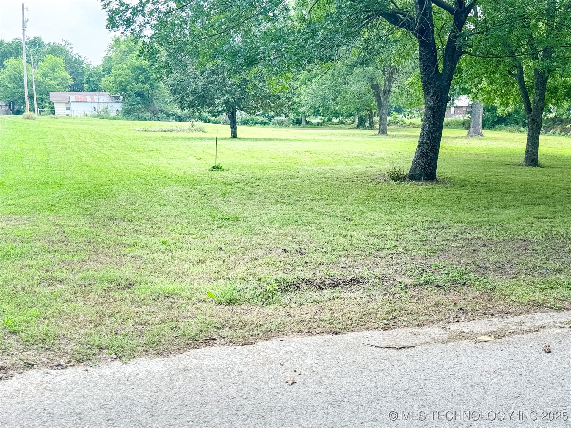 514 W Creek Property Photo 2