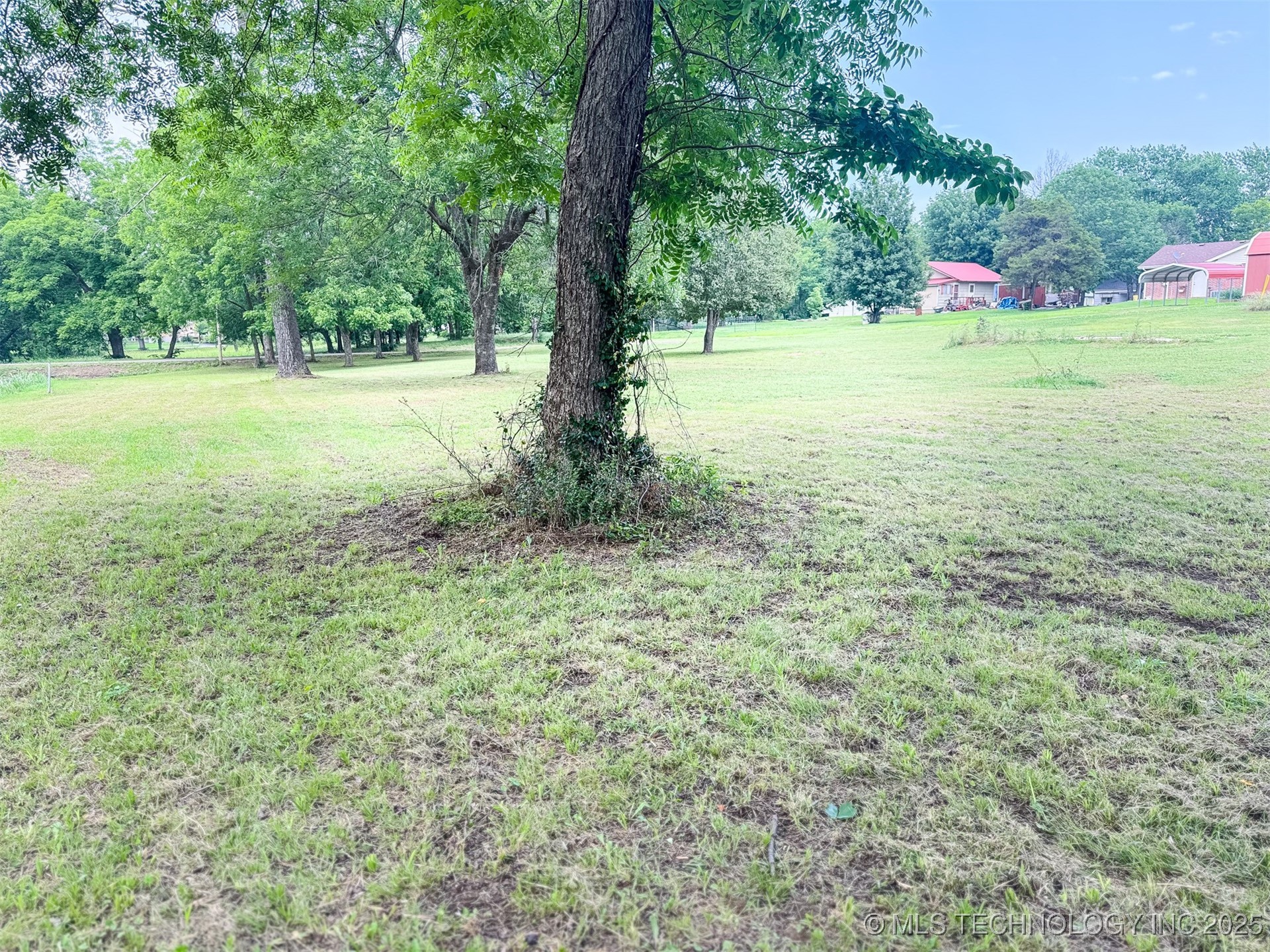 514 W Creek Property Photo 3