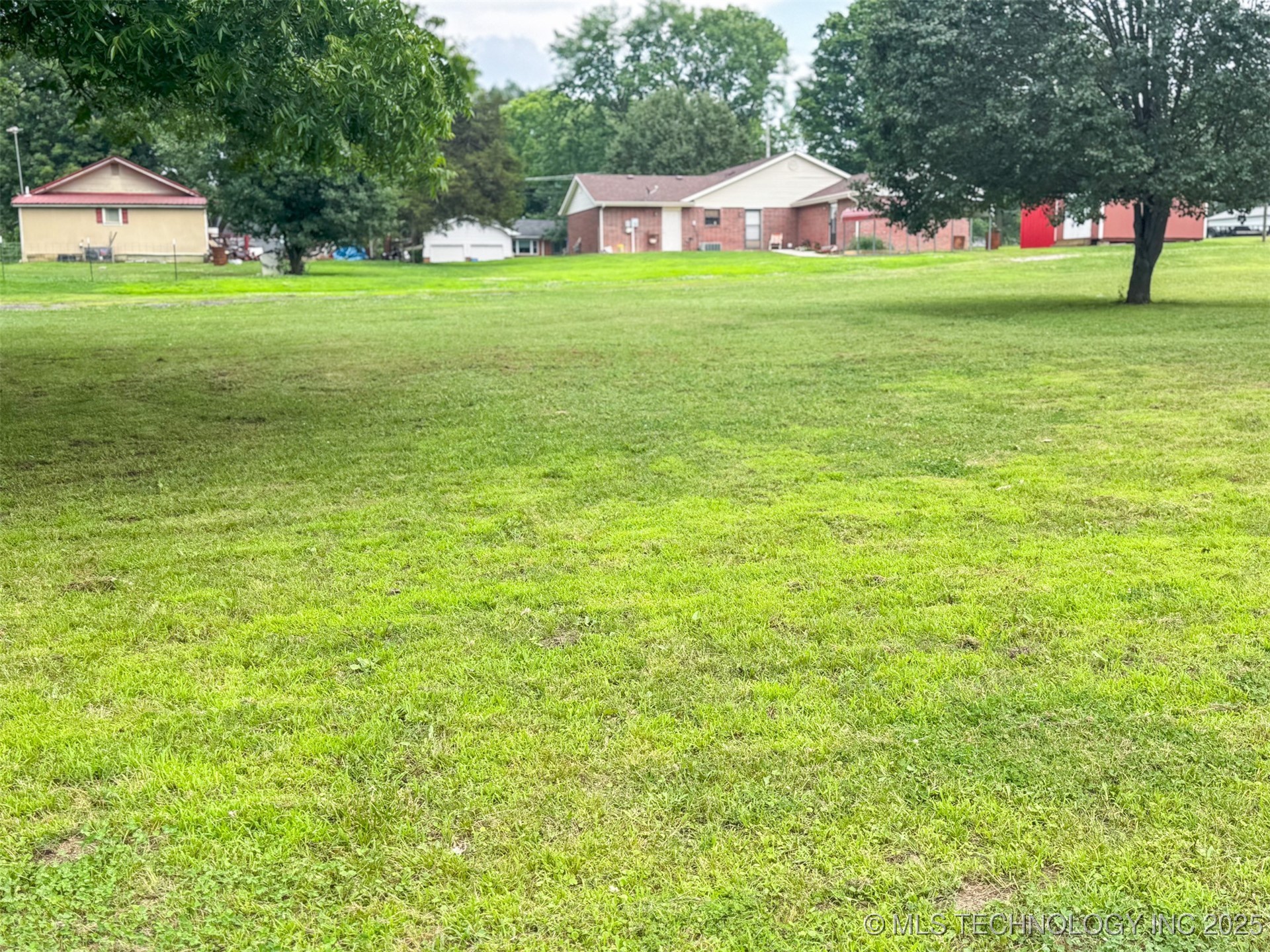 514 W Creek Property Photo 4