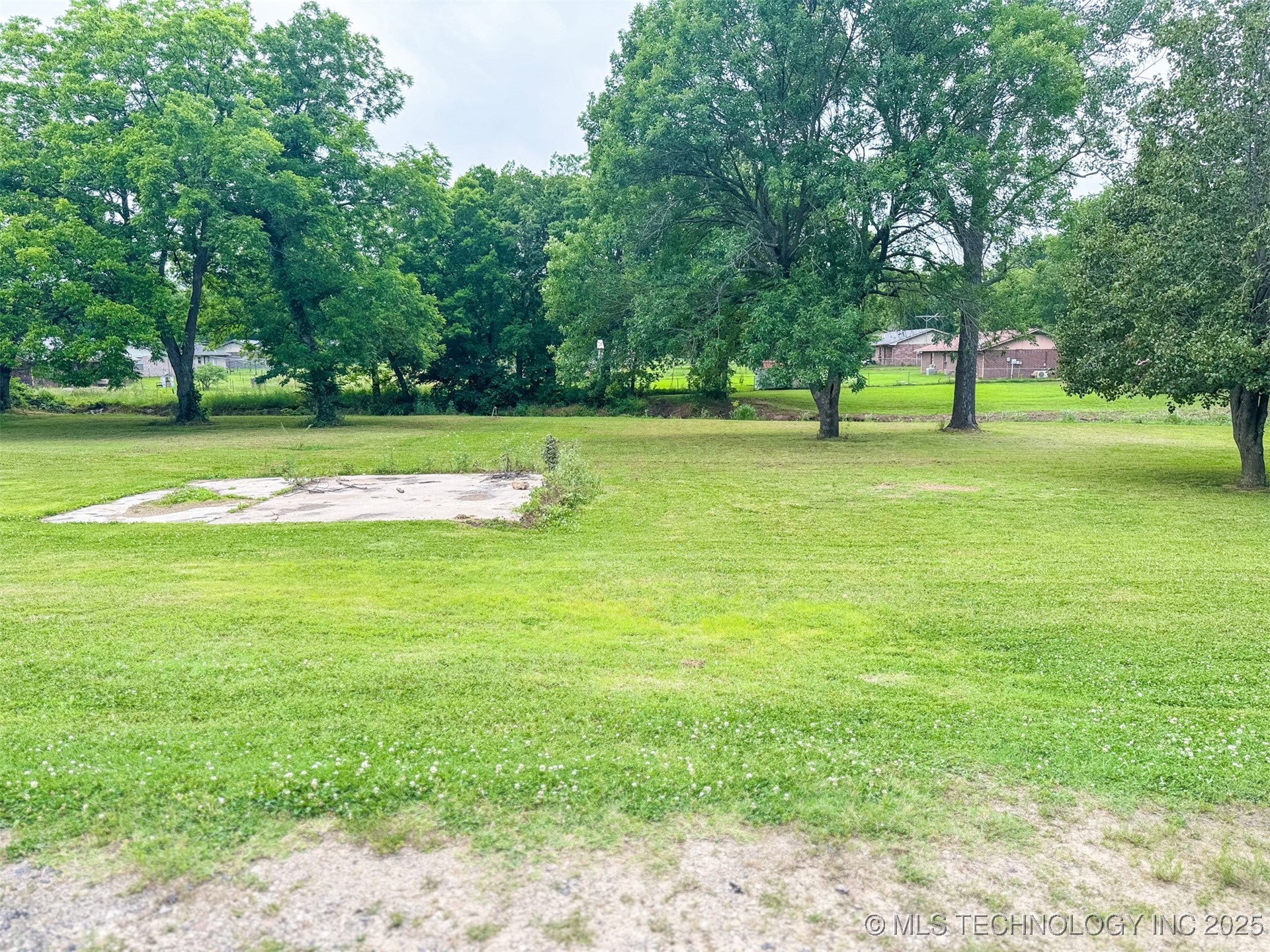 514 W Creek Property Photo 5