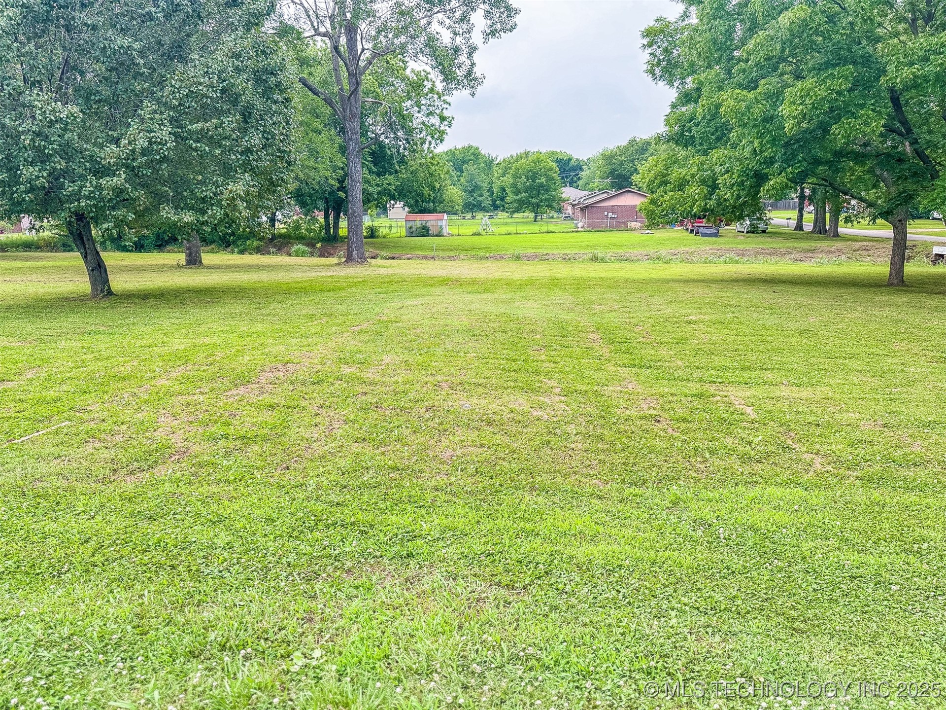 514 W Creek Property Photo 6