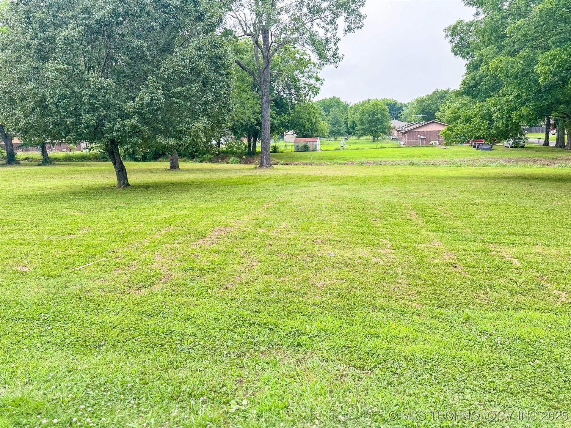 514 W Creek Property Photo 7